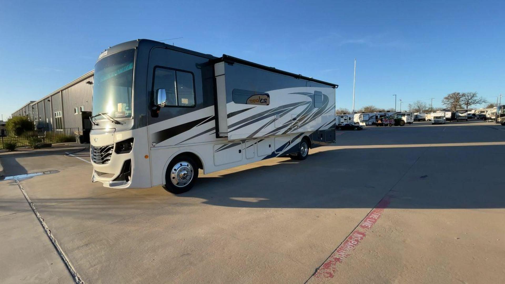 2020 FLEETWOOD FORTIS 33HB (1F66F5DY5K0) , Length: 35.25 ft. | Gross Weight: 22,000 lbs. | Slides: 2 transmission, located at 4319 N Main Street, Cleburne, TX, 76033, (817) 221-0660, 32.435829, -97.384178 - The 2020 Fleetwood Fortis 33HB is a high-quality Class A motorhome designed for travelers who want the perfect blend of luxury, convenience, and functionality. Its thoughtfully designed floor plan and modern amenities make it ideal for families or couples seeking adventure and comfort on the road. T - Photo#5