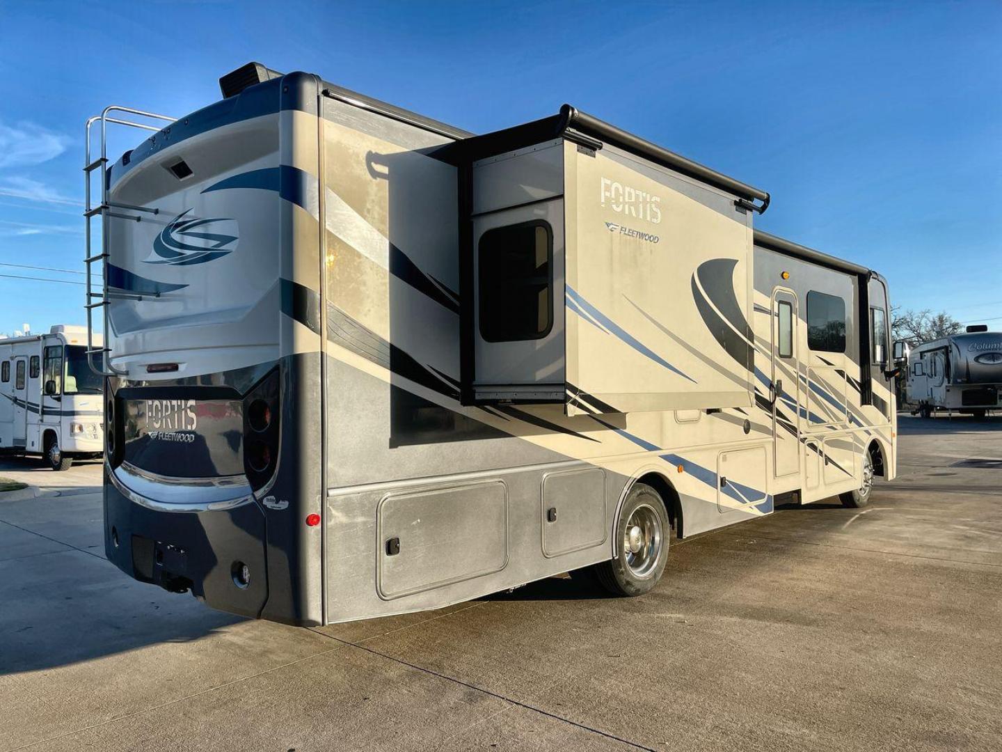 2020 FLEETWOOD FORTIS 33HB (1F66F5DY5K0) , Length: 35.25 ft. | Gross Weight: 22,000 lbs. | Slides: 2 transmission, located at 4319 N Main Street, Cleburne, TX, 76033, (817) 221-0660, 32.435829, -97.384178 - The 2020 Fleetwood Fortis 33HB is a high-quality Class A motorhome designed for travelers who want the perfect blend of luxury, convenience, and functionality. Its thoughtfully designed floor plan and modern amenities make it ideal for families or couples seeking adventure and comfort on the road. T - Photo#24