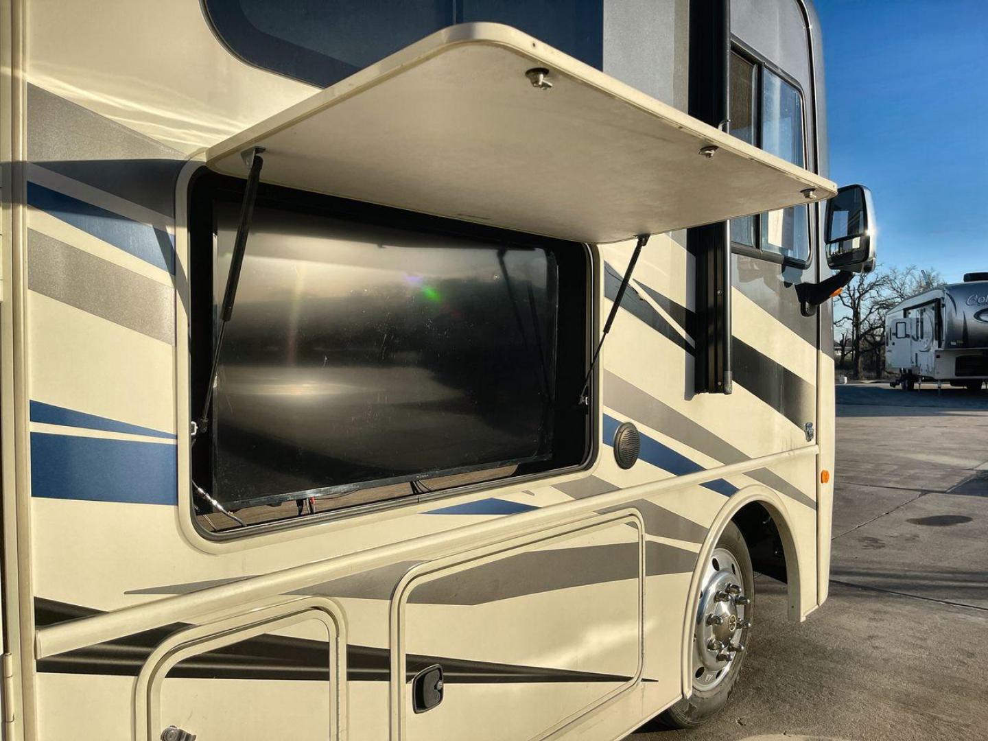 2020 FLEETWOOD FORTIS 33HB (1F66F5DY5K0) , Length: 35.25 ft. | Gross Weight: 22,000 lbs. | Slides: 2 transmission, located at 4319 N Main Street, Cleburne, TX, 76033, (817) 221-0660, 32.435829, -97.384178 - The 2020 Fleetwood Fortis 33HB is a high-quality Class A motorhome designed for travelers who want the perfect blend of luxury, convenience, and functionality. Its thoughtfully designed floor plan and modern amenities make it ideal for families or couples seeking adventure and comfort on the road. T - Photo#25