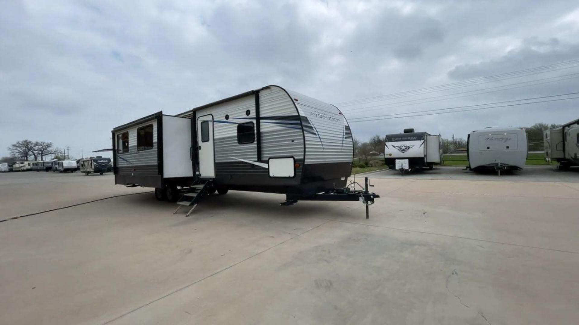 2020 FOREST RIVER AVENGER 32QBI (5ZT2AVXB2LB) , located at 4319 N Main Street, Cleburne, TX, 76033, (817) 221-0660, 32.435829, -97.384178 - Photo#3