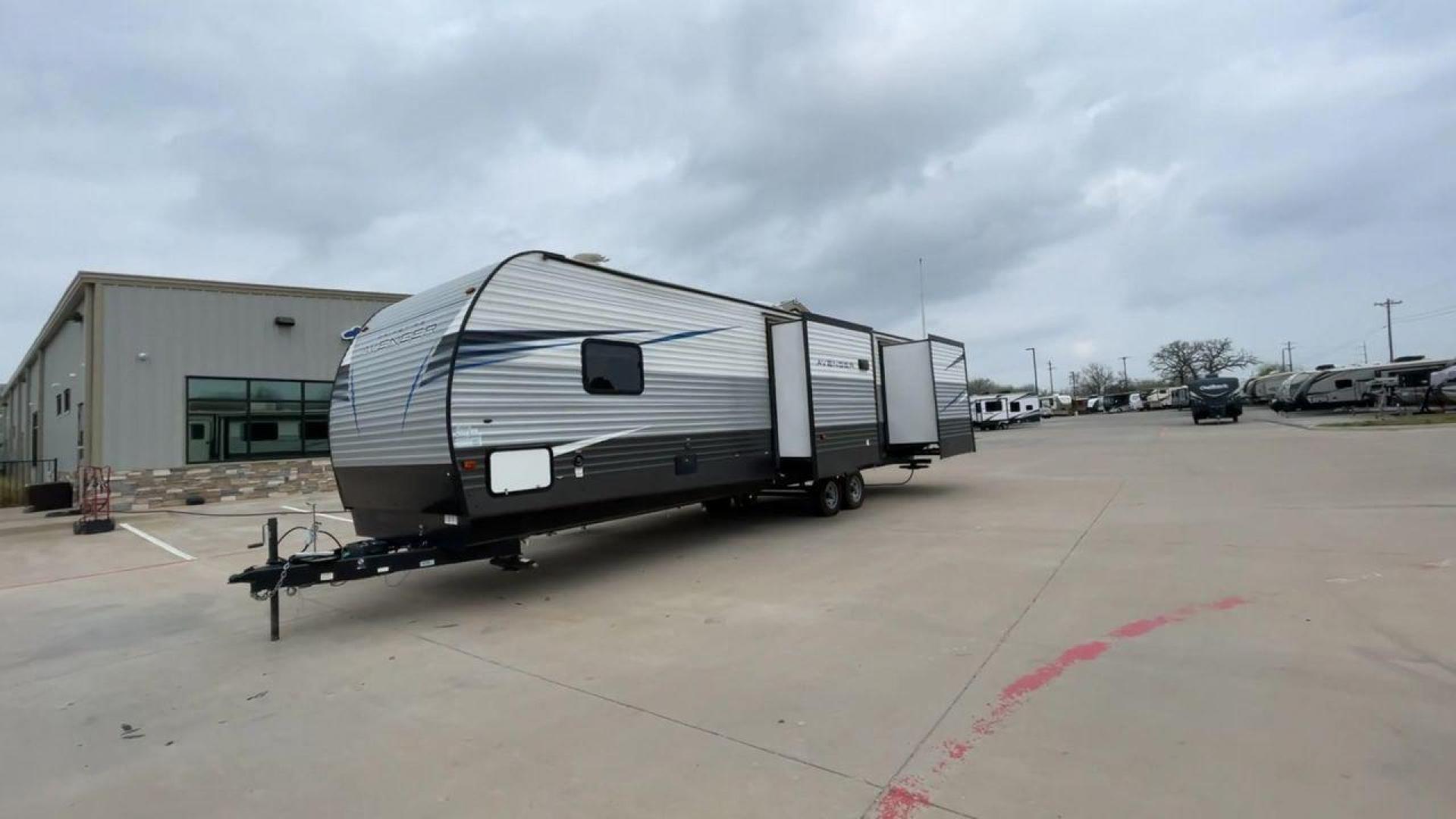 2020 FOREST RIVER AVENGER 32QBI (5ZT2AVXB2LB) , located at 4319 N Main Street, Cleburne, TX, 76033, (817) 221-0660, 32.435829, -97.384178 - Photo#5