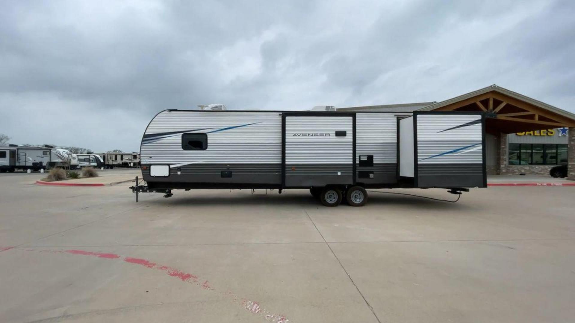 2020 FOREST RIVER AVENGER 32QBI (5ZT2AVXB2LB) , located at 4319 N Main Street, Cleburne, TX, 76033, (817) 221-0660, 32.435829, -97.384178 - Photo#6