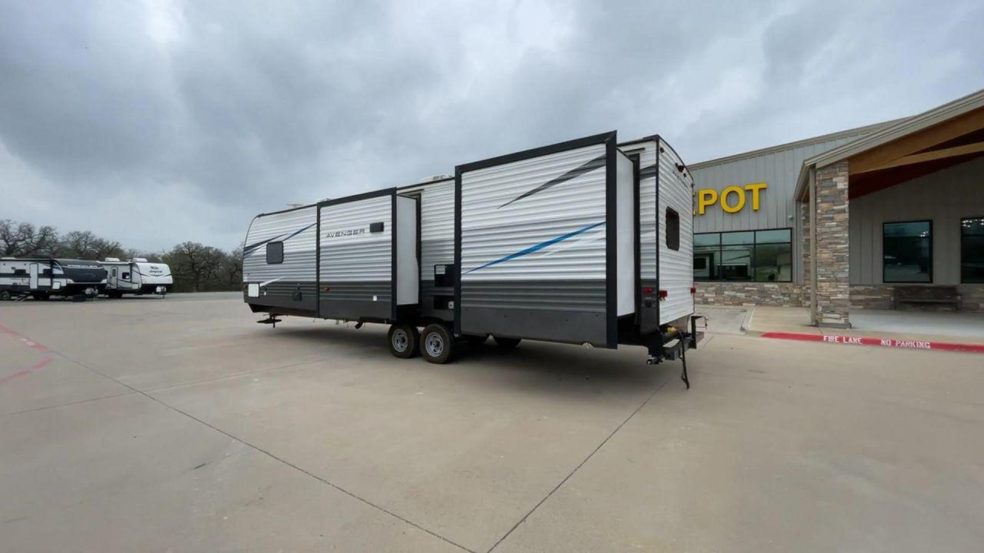 2020 FOREST RIVER AVENGER 32QBI (5ZT2AVXB2LB) , located at 4319 N Main Street, Cleburne, TX, 76033, (817) 221-0660, 32.435829, -97.384178 - Photo#7