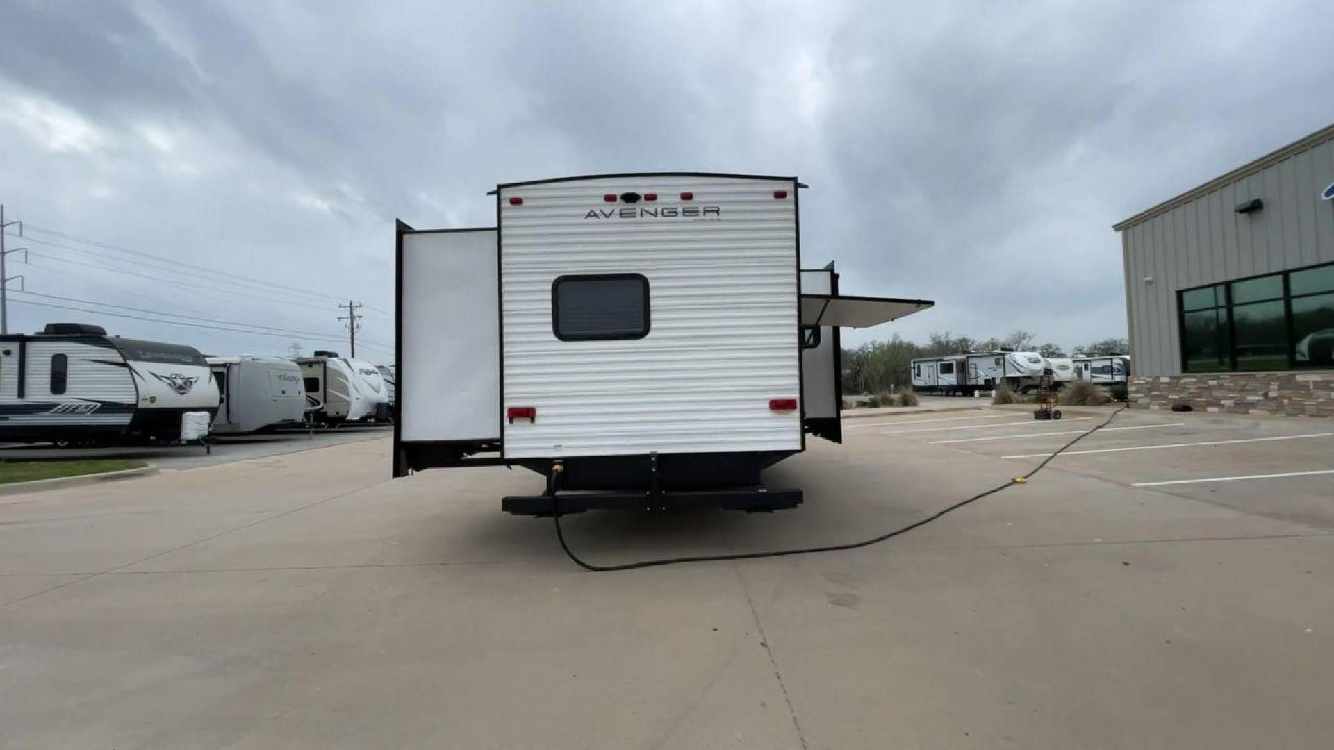 2020 FOREST RIVER AVENGER 32QBI (5ZT2AVXB2LB) , located at 4319 N Main Street, Cleburne, TX, 76033, (817) 221-0660, 32.435829, -97.384178 - Photo#8