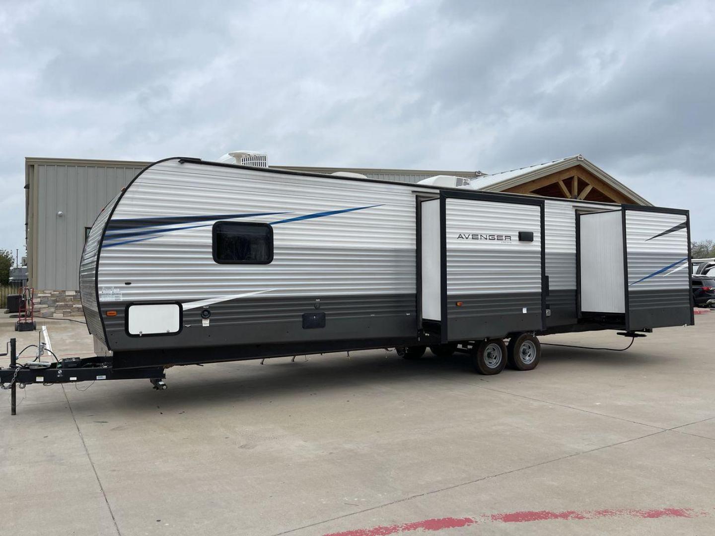 2020 FOREST RIVER AVENGER 32QBI (5ZT2AVXB2LB) , located at 4319 N Main Street, Cleburne, TX, 76033, (817) 221-0660, 32.435829, -97.384178 - Photo#26