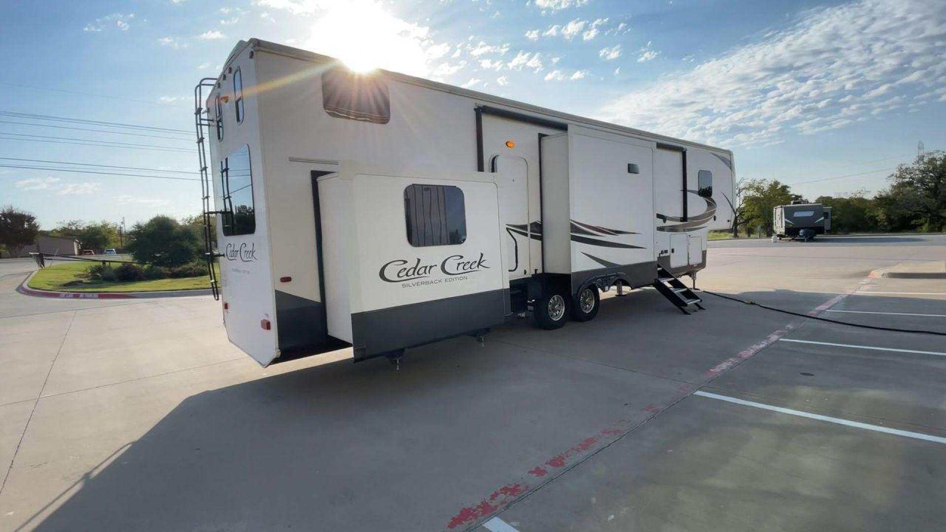 2020 FOREST RIVER CEDAR CREEK 35LFT (4X4FCRL26LS) , Length: 40.92 ft. | Dry Weight: 13,324 lbs. | Gross Weight: 16,050 lbs. | Slides: 4 transmission, located at 4319 N Main Street, Cleburne, TX, 76033, (817) 221-0660, 32.435829, -97.384178 - Photo#1