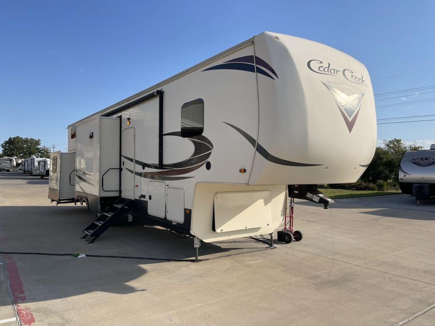 2020 FOREST RIVER CEDAR CREEK 35LFT (4X4FCRL26LS) , Length: 40.92 ft. | Dry Weight: 13,324 lbs. | Gross Weight: 16,050 lbs. | Slides: 4 transmission, located at 4319 N Main Street, Cleburne, TX, 76033, (817) 221-0660, 32.435829, -97.384178 - Photo#23