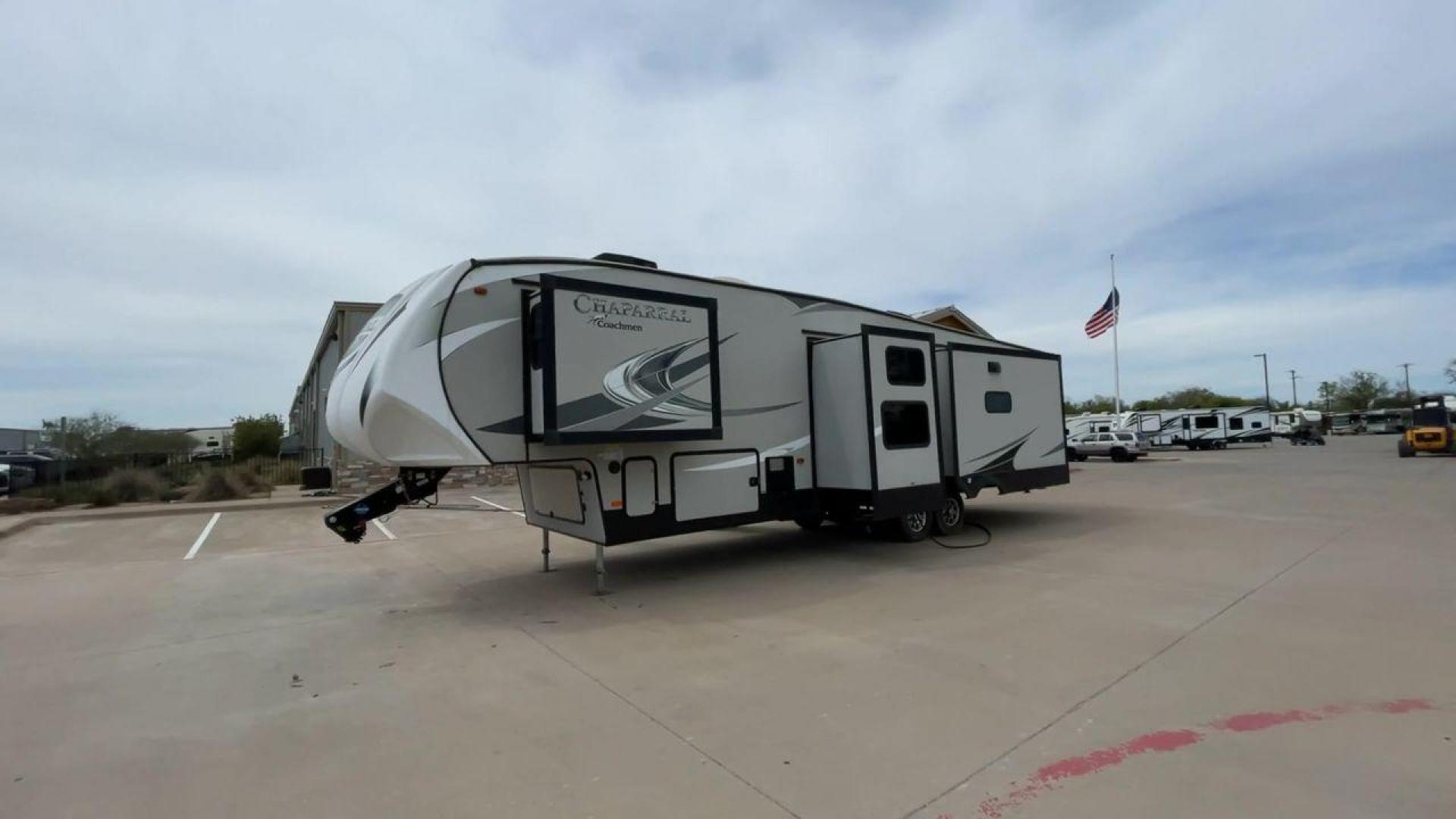 2020 FOREST RIVER CHAPARRAL 360IBL (5ZT3CH1B1LA) , Length: 39 ft. | Dry Weight: 11,450 lbs. | Gross Weight: 14,000 lbs. | Slides: 4 transmission, located at 4319 N Main Street, Cleburne, TX, 76033, (817) 221-0660, 32.435829, -97.384178 - With a length of 39 feet and a dry weight of 11,450 pounds, this spacious 2020 Coachmen Chaparral 360IBL offers plenty of room for the whole family and then some. The exterior is equipped with a massive 18-foot power awning, providing ample shade and protection from the elements while you relax outs - Photo#5