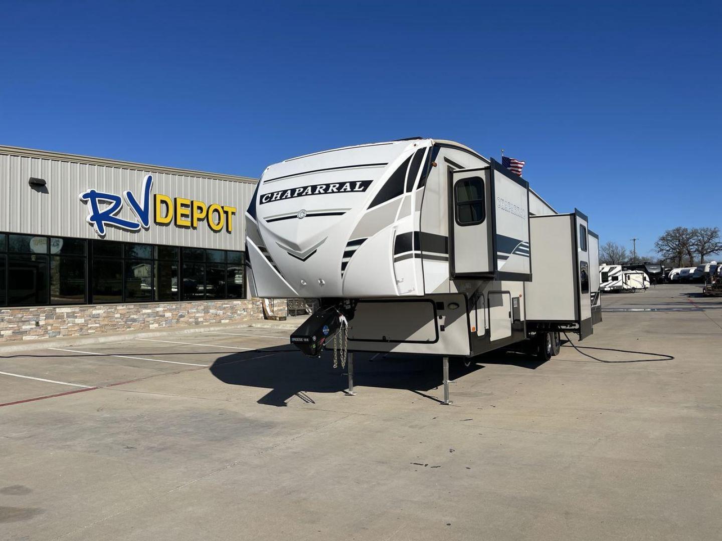 2020 FOREST RIVER CHAPARRAL 360IBL (5ZT3CH1B5LA) , Length: 39 ft | Dry Weight: 11,450 lbs. | Gross Weight: 14,000 lbs. | Slides: 4 transmission, located at 4319 N Main Street, Cleburne, TX, 76033, (817) 221-0660, 32.435829, -97.384178 - The 2020 Forest River Chaparral 360IBL is the ultimate in RV comfort. It's a fifth-wheel trailer that will change the way you camp. With its expansive 39-foot length, this model offers a beautifully designed interior that provides a luxurious and inviting space for families and couples looking for b - Photo#0