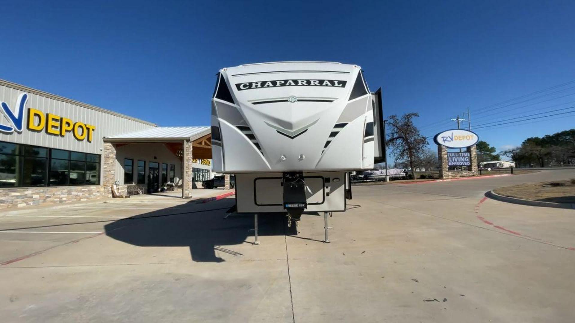 2020 FOREST RIVER CHAPARRAL 360IBL (5ZT3CH1B5LA) , Length: 39 ft | Dry Weight: 11,450 lbs. | Gross Weight: 14,000 lbs. | Slides: 4 transmission, located at 4319 N Main Street, Cleburne, TX, 76033, (817) 221-0660, 32.435829, -97.384178 - The 2020 Forest River Chaparral 360IBL is the ultimate in RV comfort. It's a fifth-wheel trailer that will change the way you camp. With its expansive 39-foot length, this model offers a beautifully designed interior that provides a luxurious and inviting space for families and couples looking for b - Photo#4