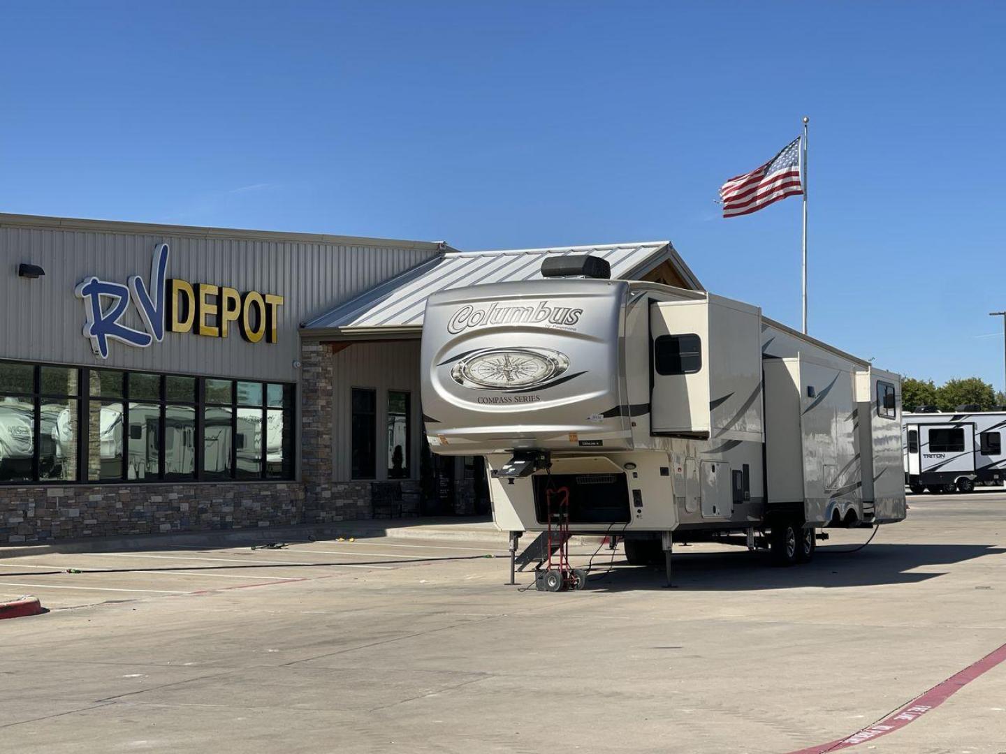 2020 FOREST RIVER COLUMBUS 374BHC (4X4FCMN23L6) , Length: 41.17 ft. | Dry Weight: 12,785 lbs. | Gross Weight: 15,785 lbs. | Slides: 4 transmission, located at 4319 N Main Street, Cleburne, TX, 76033, (817) 221-0660, 32.435829, -97.384178 - Photo#0