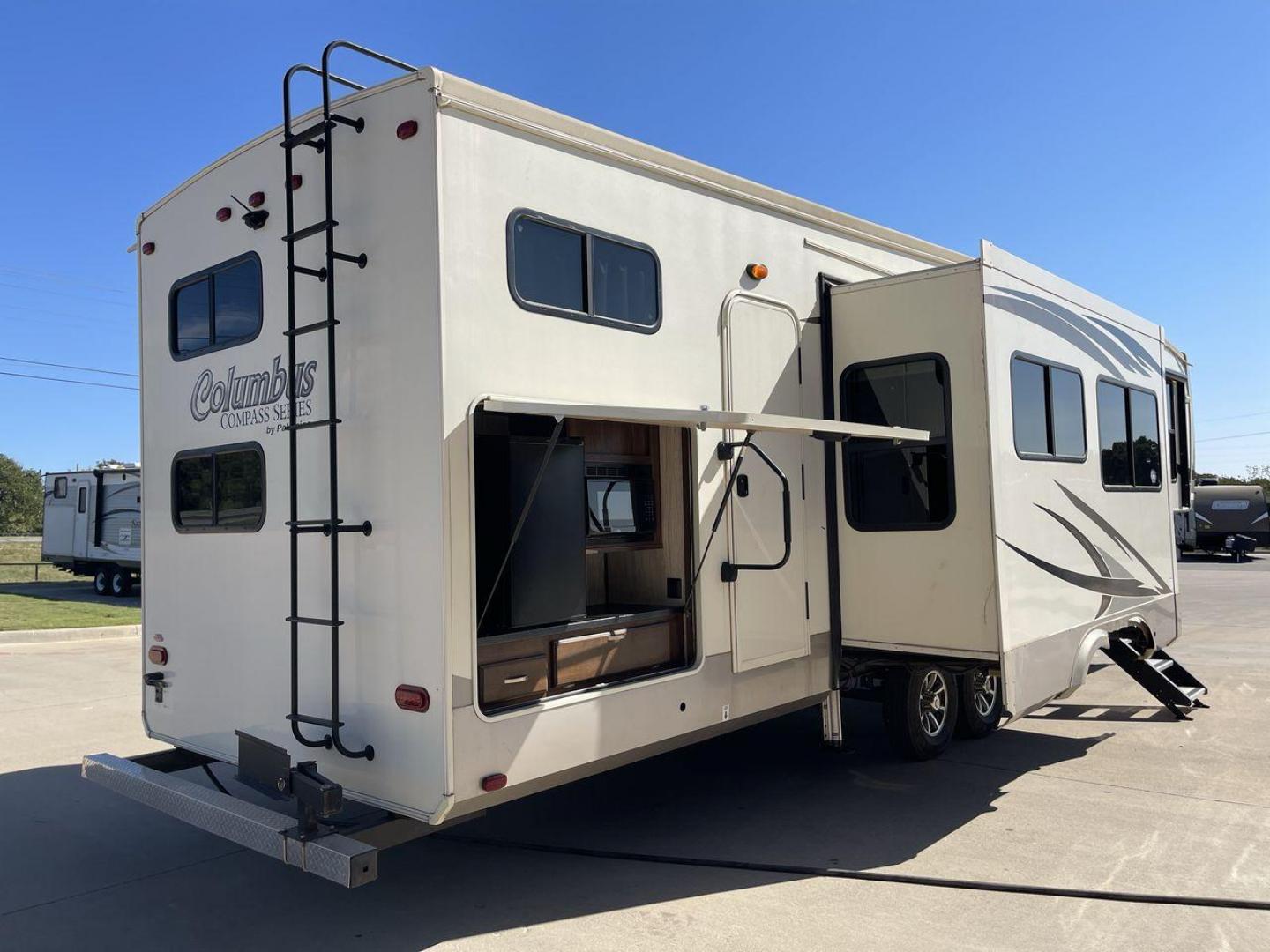 2020 FOREST RIVER COLUMBUS 374BHC (4X4FCMN23L6) , Length: 41.17 ft. | Dry Weight: 12,785 lbs. | Gross Weight: 15,785 lbs. | Slides: 4 transmission, located at 4319 N Main Street, Cleburne, TX, 76033, (817) 221-0660, 32.435829, -97.384178 - Photo#24