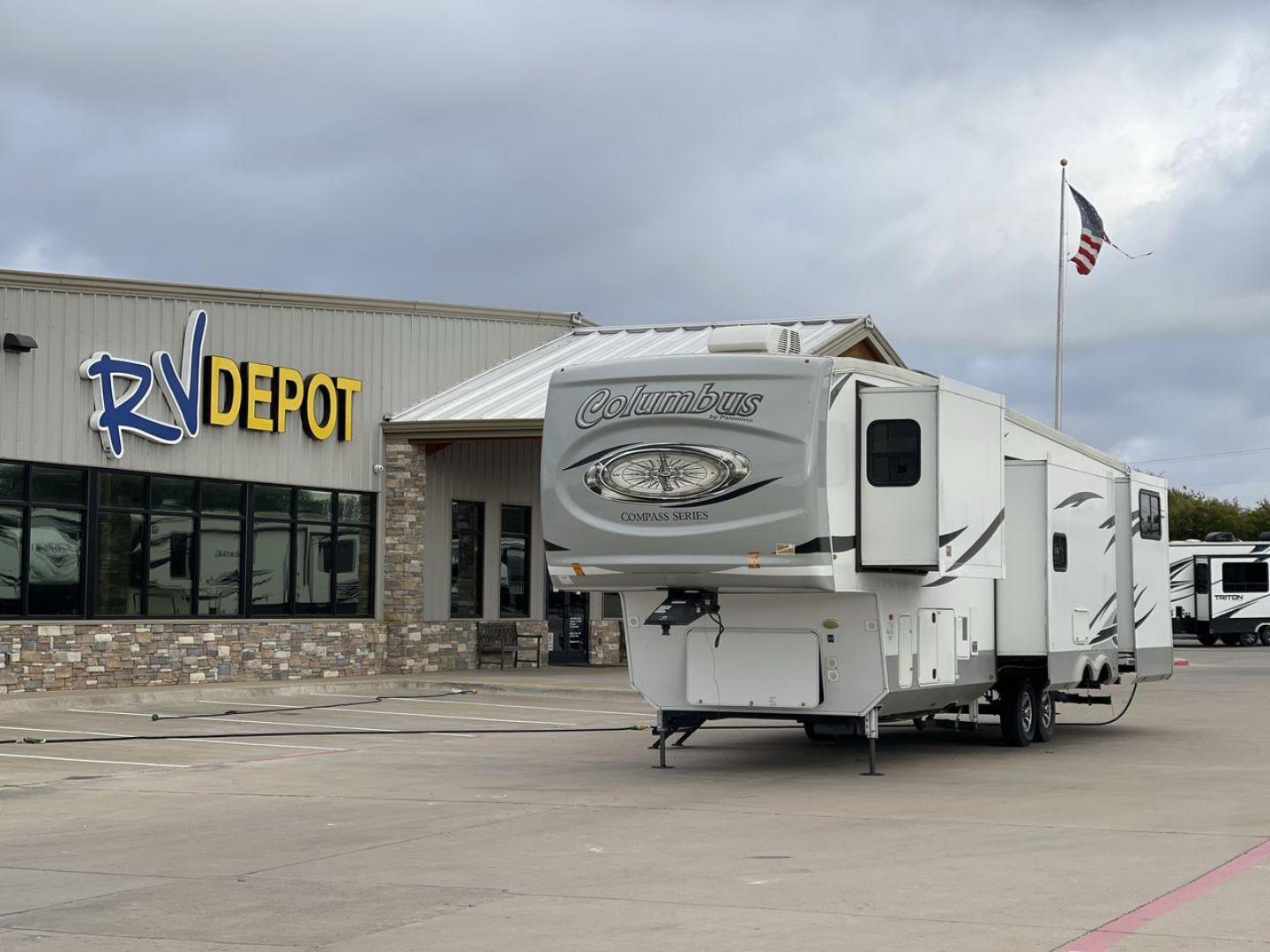 2020 FOREST RIVER COLUMBUS 374BHC (4X4FCMN20L6) , Length: 41.17 ft. | Dry Weight: 12,785 lbs. | Gross Weight: 15,785 lbs. | Slides: 4 transmission, located at 4319 N Main Street, Cleburne, TX, 76033, (817) 221-0660, 32.435829, -97.384178 - Photo#0