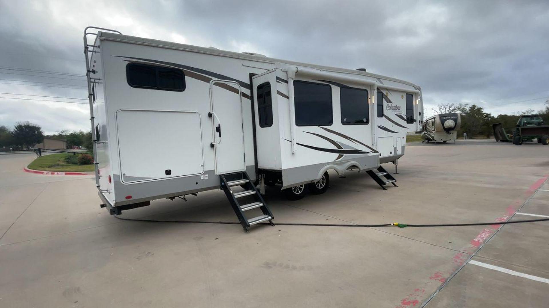 2020 FOREST RIVER COLUMBUS 374BHC (4X4FCMN20L6) , Length: 41.17 ft. | Dry Weight: 12,785 lbs. | Gross Weight: 15,785 lbs. | Slides: 4 transmission, located at 4319 N Main Street, Cleburne, TX, 76033, (817) 221-0660, 32.435829, -97.384178 - Photo#1