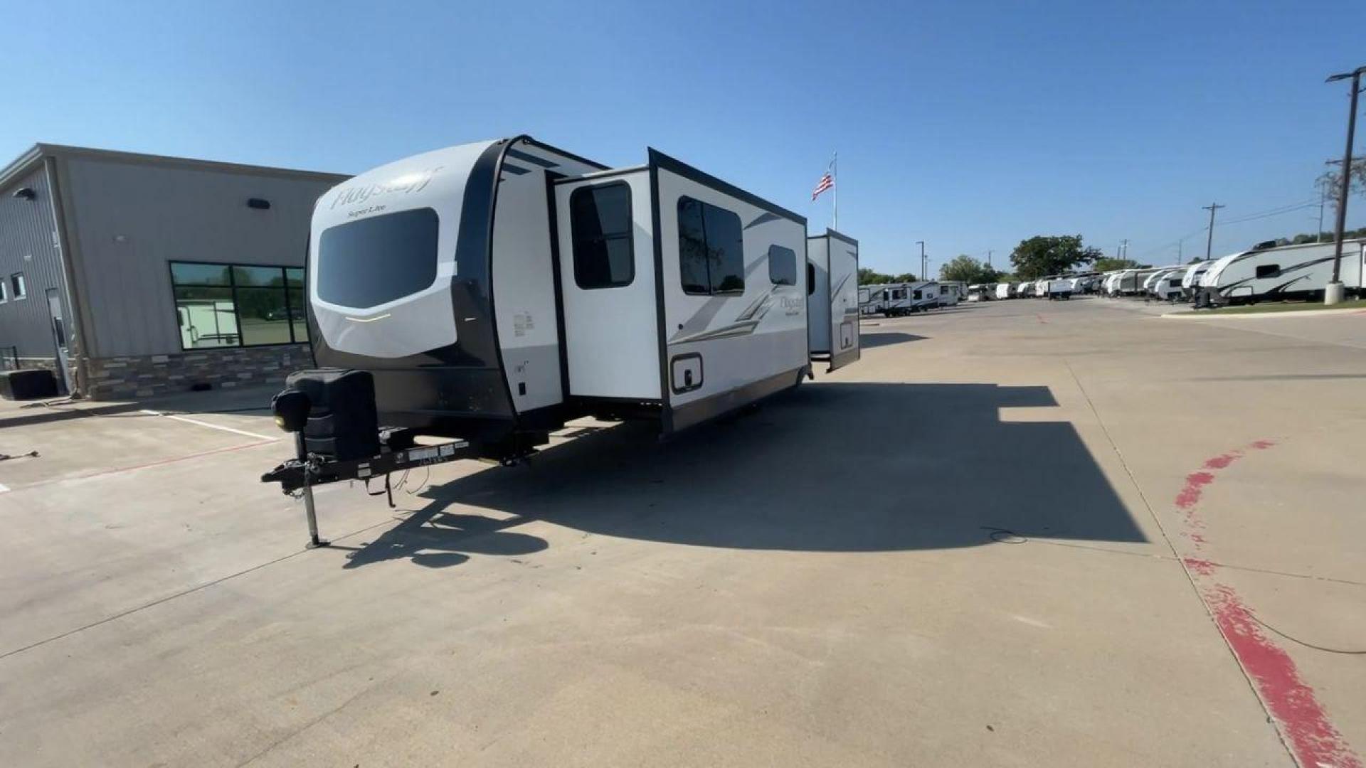 2020 FOREST RIVER FLAGSTAFF 26FKBS (4X4TFLB27LZ) , Length: 29.92 ft. | Dry Weight: 6,608 lbs. | Slides: 2 transmission, located at 4319 N Main Street, Cleburne, TX, 76033, (817) 221-0660, 32.435829, -97.384178 - Photo#5