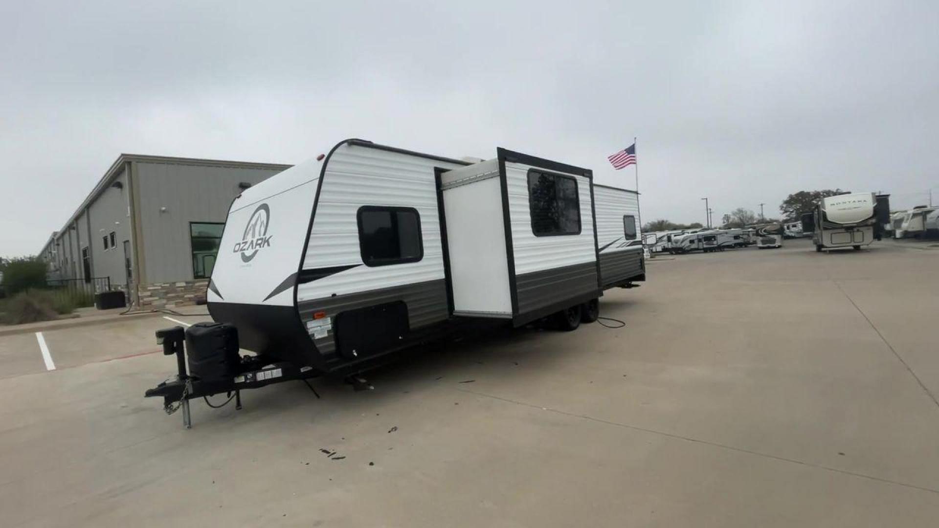 2020 FOREST RIVER OZARK 2700TH (4X4TZKC24LY) , Length:32.33 ft | Dry Weight: 5,683 lbs. | Gross Weight: 7,830 lbs. | Slides: 1 transmission, located at 4319 N Main Street, Cleburne, TX, 76033, (817) 221-0660, 32.435829, -97.384178 - Discover the ultimate in versatility with the 2020 Forest River Ozark 2700TH. This toy hauler travel trailer is expertly crafted to satisfy your adventurous side while providing unparalleled comfort. This model is designed to strike the perfect balance between spaciousness and maneuverability. With - Photo#5