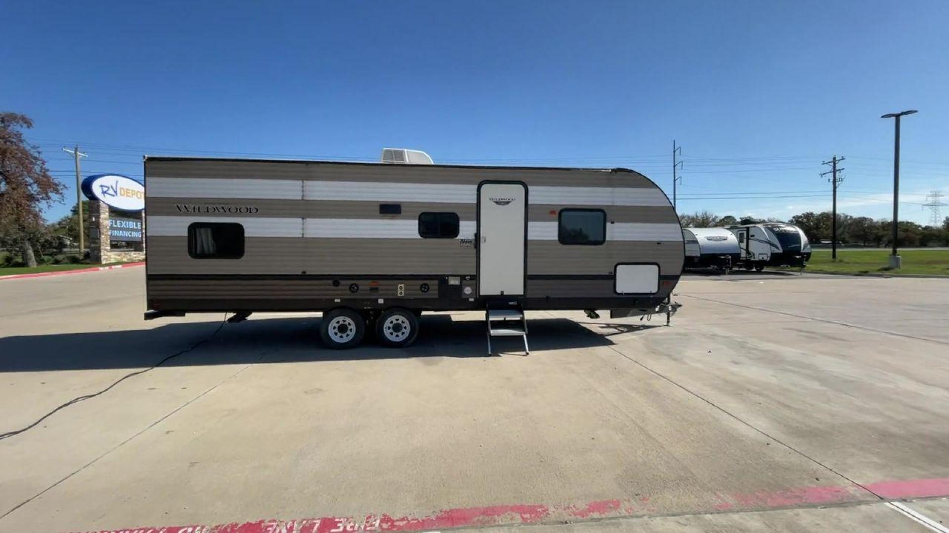 2020 WHITE FOREST RIVER WILDWOOD 26DBLE (4X4TWDB28LA) , Length: 30.4 ft. | Dry Weight: 5,868 lbs. | Gross Weight: 7775 lbs. | Slides: 1 transmission, located at 4319 N Main Street, Cleburne, TX, 76033, (817) 221-0660, 32.435829, -97.384178 - With the 2020 Forest River Wildwood 26DBLE, you can go on the best camping trip ever. This camping trailer is very flexible and has a lot of room to make your time outside more enjoyable. With a length of 30.4 feet and a weight of 5,868 pounds when empty, this RV is the perfect size for getting arou - Photo#2