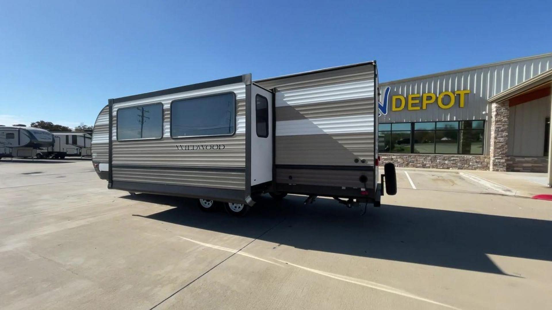 2020 WHITE FOREST RIVER WILDWOOD 26DBLE (4X4TWDB28LA) , Length: 30.4 ft. | Dry Weight: 5,868 lbs. | Gross Weight: 7775 lbs. | Slides: 1 transmission, located at 4319 N Main Street, Cleburne, TX, 76033, (817) 221-0660, 32.435829, -97.384178 - With the 2020 Forest River Wildwood 26DBLE, you can go on the best camping trip ever. This camping trailer is very flexible and has a lot of room to make your time outside more enjoyable. With a length of 30.4 feet and a weight of 5,868 pounds when empty, this RV is the perfect size for getting arou - Photo#7