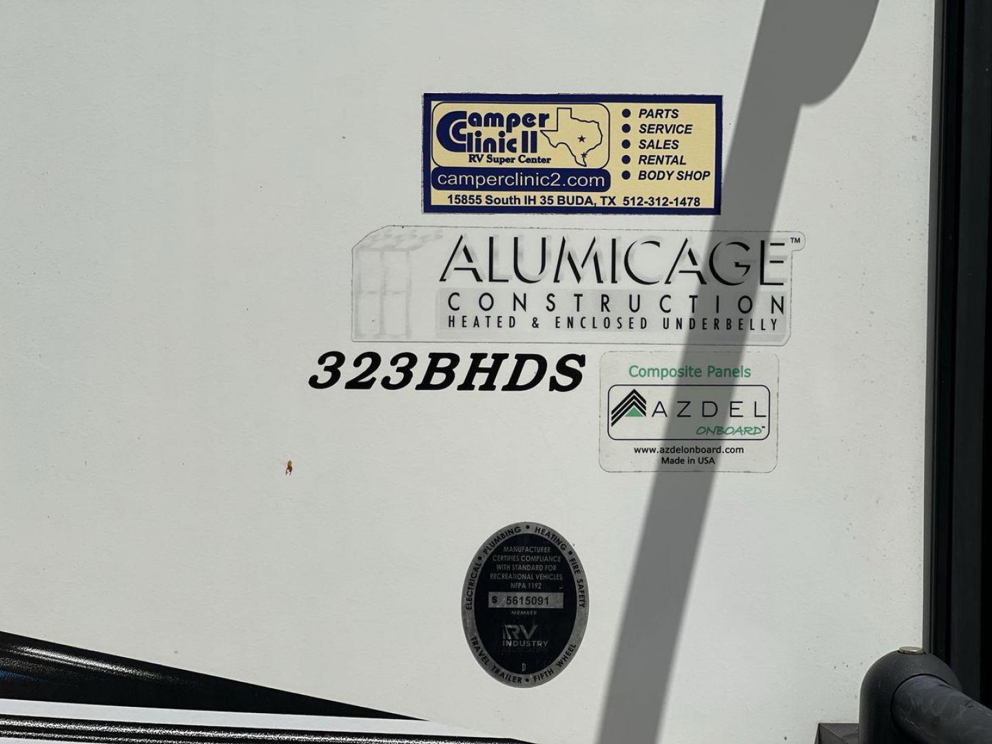 2020 FREEDOM EXPRESS 323BHDS (5ZT2FEXB2LW) , located at 4319 N Main Street, Cleburne, TX, 76033, (817) 221-0660, 32.435829, -97.384178 - Photo#22