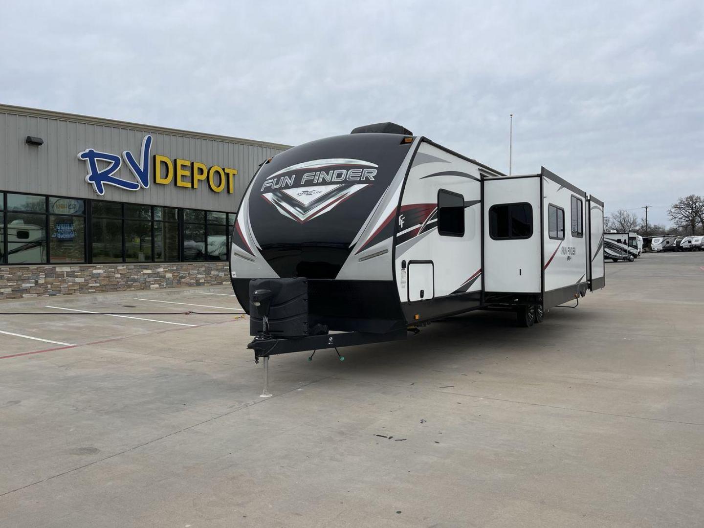 2020 WHITE FUN FINDER 32BS (5RXAB3628L1) , Length: 36.5 ft. | Dry Weight: 7,374 lbs. | Gross Weight: 9,854 lbs. | Slides: 2 transmission, located at 4319 N Main Street, Cleburne, TX, 76033, (817) 221-0660, 32.435829, -97.384178 - For a smooth and worry-free camping trip with the whole family, travel in this 2020 Fun Finder 32BS travel trailer. This unit has measurements of 36.5 ft length, 8 ft width, 11.17 ft height, and 6.75 ft interior height. The dry weight is about 7,374 lbs with a payload capacity of 2,480 lbs. The GVWR - Photo#0