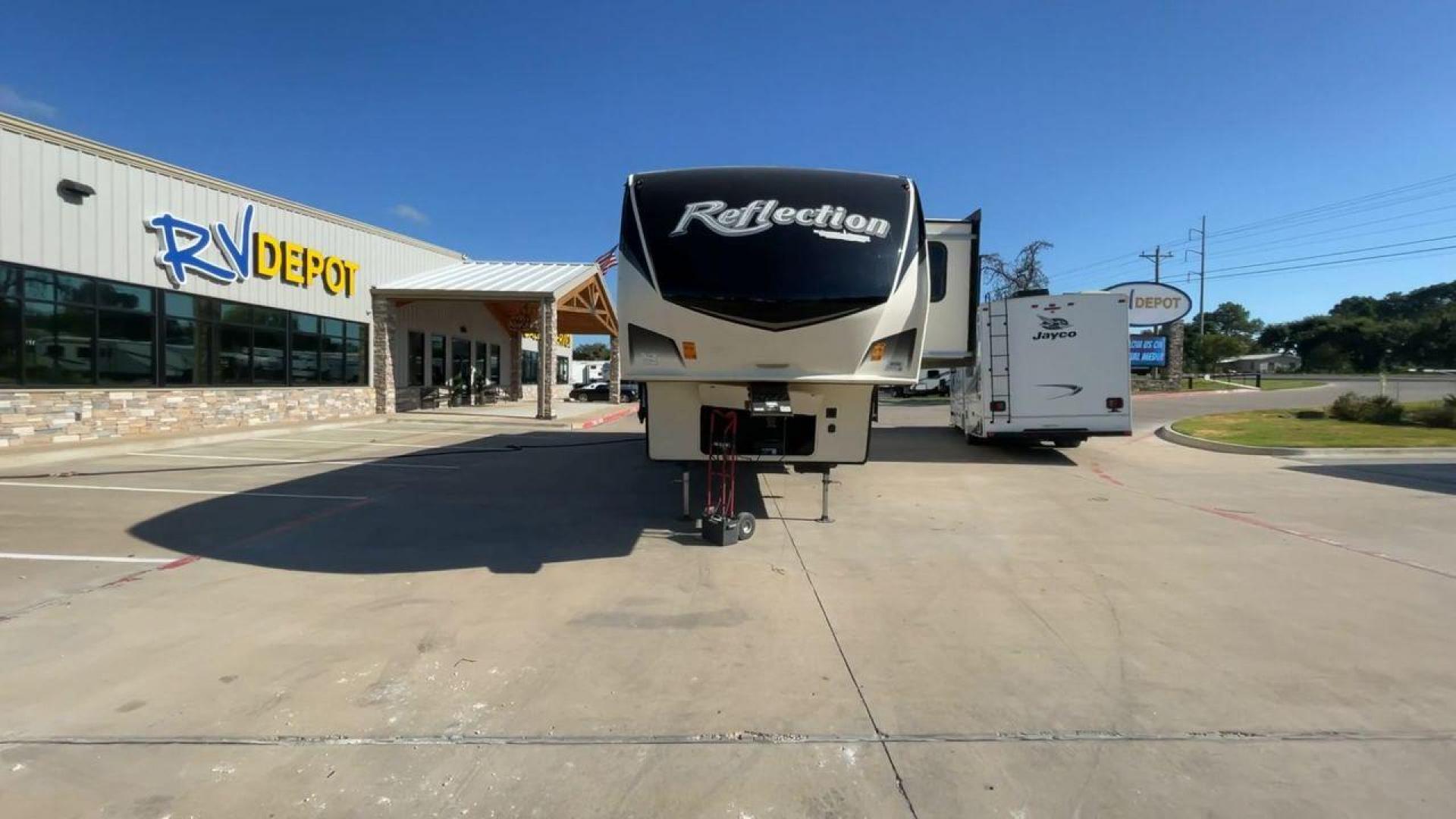 2020 GRAND DESIGN REFLECTION 367BHS (573FR4220L3) , Length: 41 ft. | Dry Weight: 12,474 lbs. | Gross Weight: 14,495 lbs. | Slides: 4 transmission, located at 4319 N Main Street, Cleburne, TX, 76033, (817) 221-0660, 32.435829, -97.384178 - Photo#4