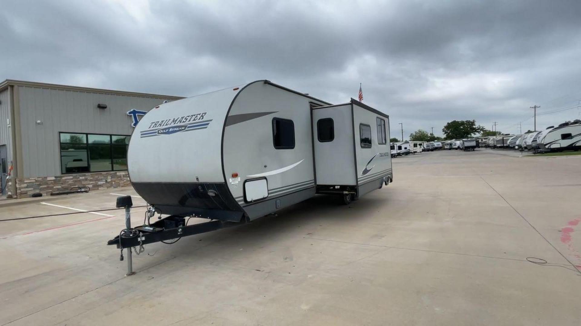 2020 WHITE GULFSTREAM TRAILMASTER 301TB (1NL1G3425L1) , Length: 34.08 ft. | Dry Weight: 6,845 lbs. | Slides: 1 transmission, located at 4319 N Main Street, Cleburne, TX, 76033, (817) 221-0660, 32.435829, -97.384178 - This 2020 Gulf Stream Trailmaster 301TB travel trailer measures 34.01 feet. There are two axles with steel wheels and electric drum brakes. Its dry weight is 6,845 lbs, its payload is 2,840 lbs, and its hitch is 885 lbs. The aluminum walls are painted gray with white and dark gray graphics. The 13,5 - Photo#5