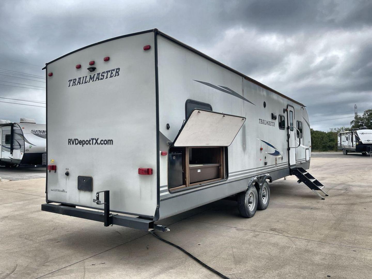 2020 WHITE GULFSTREAM TRAILMASTER 301TB (1NL1G3425L1) , Length: 34.08 ft. | Dry Weight: 6,845 lbs. | Slides: 1 transmission, located at 4319 N Main Street, Cleburne, TX, 76033, (817) 221-0660, 32.435829, -97.384178 - This 2020 Gulf Stream Trailmaster 301TB travel trailer measures 34.01 feet. There are two axles with steel wheels and electric drum brakes. Its dry weight is 6,845 lbs, its payload is 2,840 lbs, and its hitch is 885 lbs. The aluminum walls are painted gray with white and dark gray graphics. The 13,5 - Photo#25