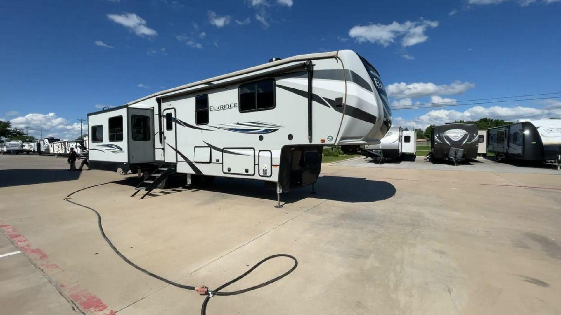 2020 HEARTLAND ELKRIDGE 38MB (5SFRG4329LE) , Length: 41.42 ft | Dry Weight: 13,210 lbs | Gross Weight: 16,000 lbs | Slides: 4 transmission, located at 4319 N Main Street, Cleburne, TX, 76033, (817) 221-0660, 32.435829, -97.384178 - Discover unparalleled luxury and comfort with the 2020 Heartland Elkridge 38MB, a fifth wheel designed to elevate your camping experience. Perfect for families or groups, this model offers a versatile and spacious layout that feels like home on the road. This unit measures 41.42 ft in length, 8 ft i - Photo#3