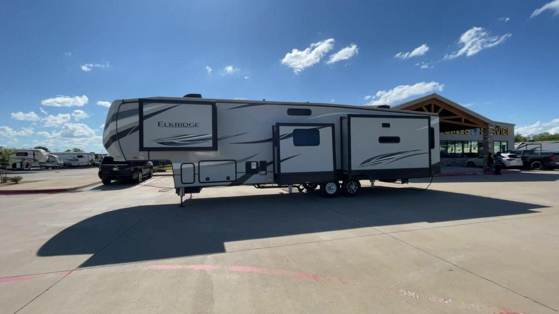 2020 HEARTLAND ELKRIDGE 38MB (5SFRG4329LE) , Length: 41.42 ft | Dry Weight: 13,210 lbs | Gross Weight: 16,000 lbs | Slides: 4 transmission, located at 4319 N Main Street, Cleburne, TX, 76033, (817) 221-0660, 32.435829, -97.384178 - Discover unparalleled luxury and comfort with the 2020 Heartland Elkridge 38MB, a fifth wheel designed to elevate your camping experience. Perfect for families or groups, this model offers a versatile and spacious layout that feels like home on the road. This unit measures 41.42 ft in length, 8 ft i - Photo#6