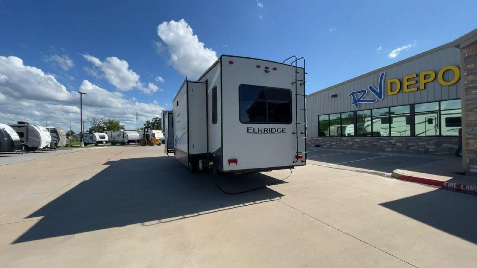 2020 HEARTLAND ELKRIDGE 38MB (5SFRG4329LE) , Length: 41.42 ft | Dry Weight: 13,210 lbs | Gross Weight: 16,000 lbs | Slides: 4 transmission, located at 4319 N Main Street, Cleburne, TX, 76033, (817) 221-0660, 32.435829, -97.384178 - Discover unparalleled luxury and comfort with the 2020 Heartland Elkridge 38MB, a fifth wheel designed to elevate your camping experience. Perfect for families or groups, this model offers a versatile and spacious layout that feels like home on the road. This unit measures 41.42 ft in length, 8 ft i - Photo#8