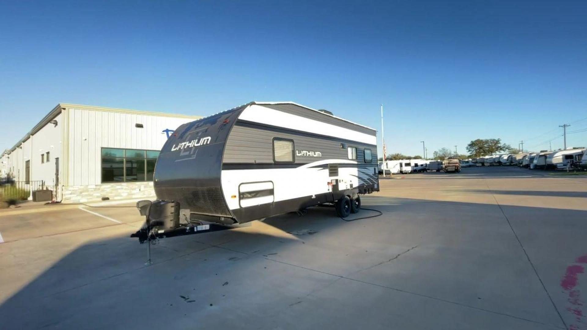 2020 HEARTLAND LITHIUM 2414 (5SFCB2928LE) , Length: 28.83 ft. | Dry Weight: 6,360 lbs. | Gross Weight: 10,600 lbs. | Slides: 0 transmission, located at 4319 N Main Street, Cleburne, TX, 76033, (817) 221-0660, 32.435829, -97.384178 - The 2020 Heartland Lithium 2414 is a versatile and well-designed toy hauler that combines functionality with modern comforts for your on-the-go lifestyle. With a length of almost 29 feet, this model, although not having a slide-out, can still provide you with an efficiently spacious interior. The Li - Photo#5