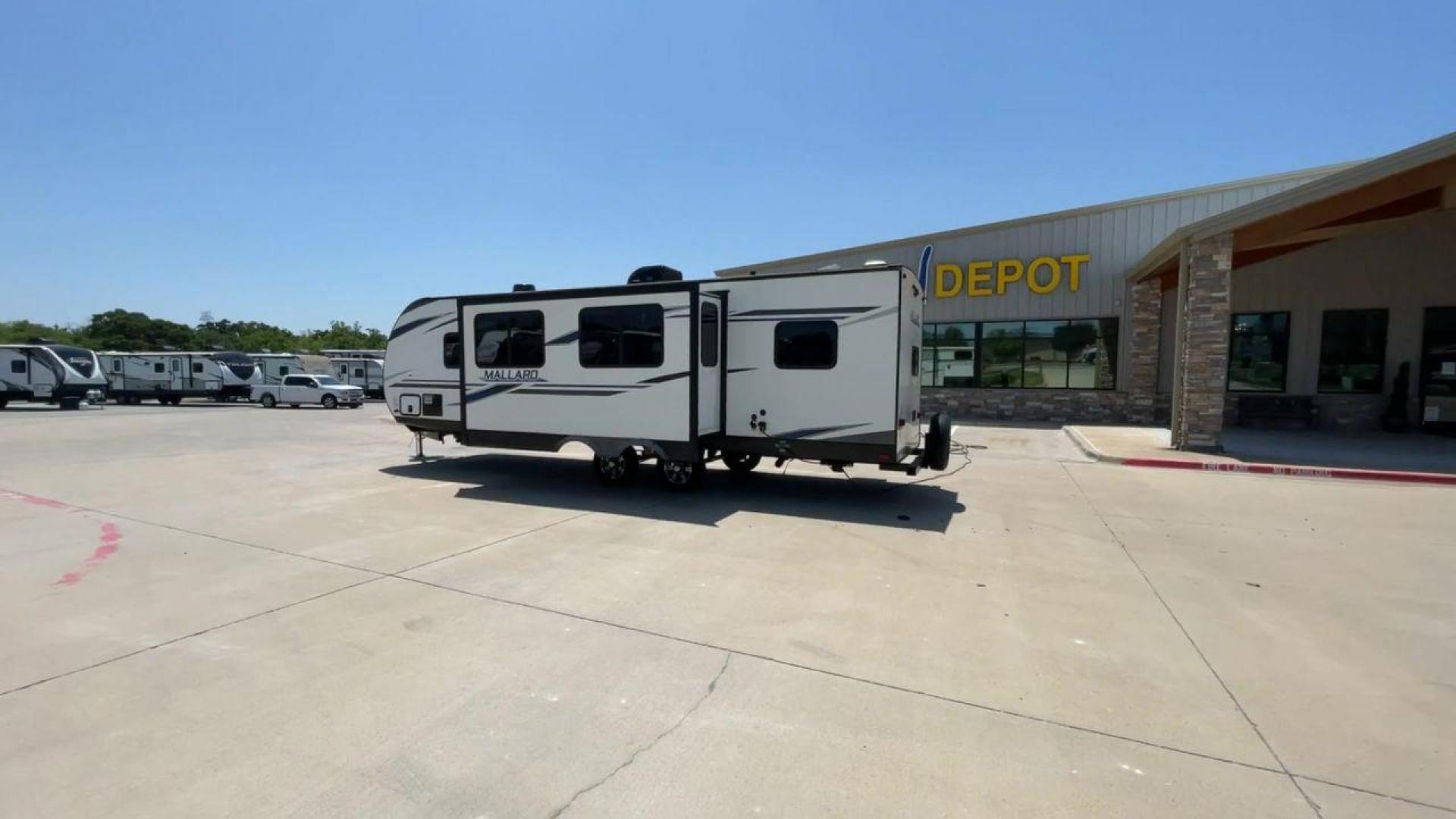 2020 HEARTLAND MALLARD M26 (5SFNB3223LE) , located at 4319 N Main Street, Cleburne, TX, 76033, (817) 221-0660, 32.435829, -97.384178 - Photo#7