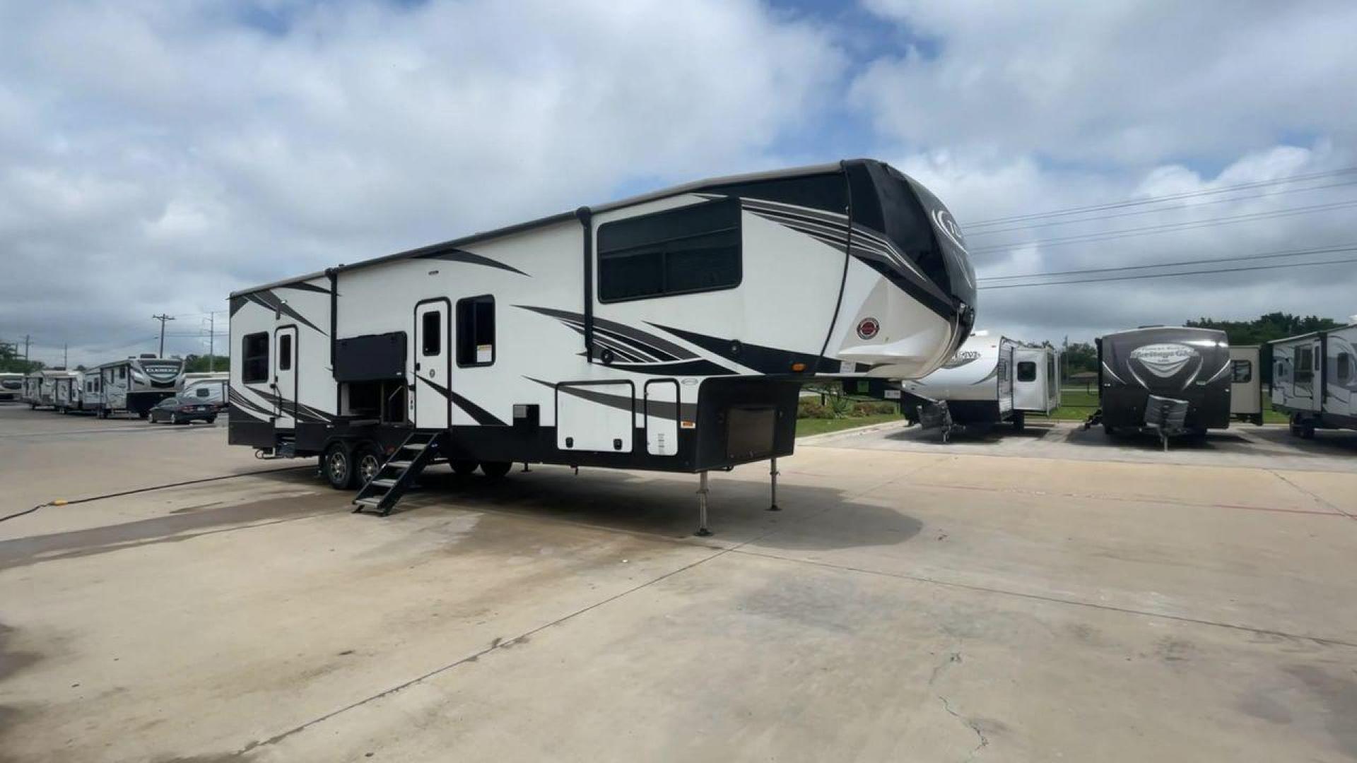 2020 HEARTLAND TORQUE 373 (5SFCG4422LE) , located at 4319 N Main Street, Cleburne, TX, 76033, (817) 221-0660, 32.435829, -97.384178 - Photo#3