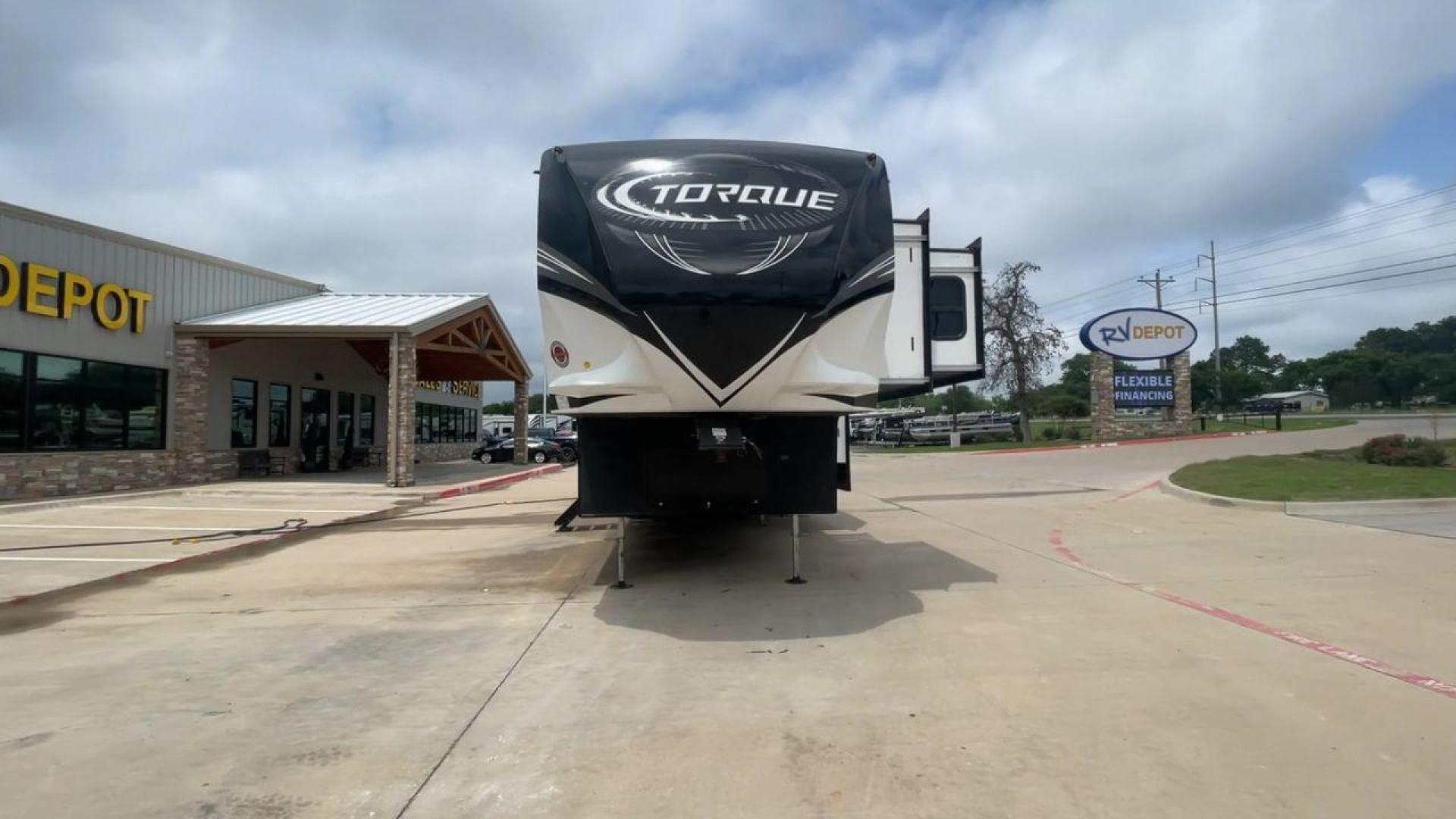 2020 HEARTLAND TORQUE 373 (5SFCG4422LE) , located at 4319 N Main Street, Cleburne, TX, 76033, (817) 221-0660, 32.435829, -97.384178 - Photo#4