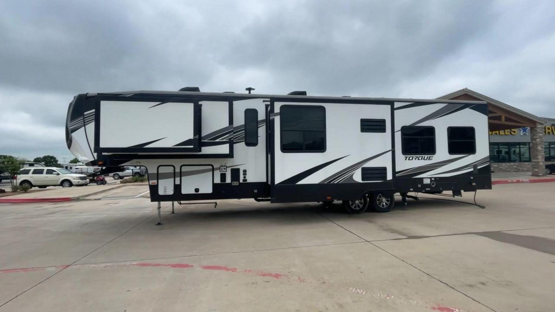 2020 HEARTLAND TORQUE 373 (5SFCG4422LE) , located at 4319 N Main Street, Cleburne, TX, 76033, (817) 221-0660, 32.435829, -97.384178 - Photo#6