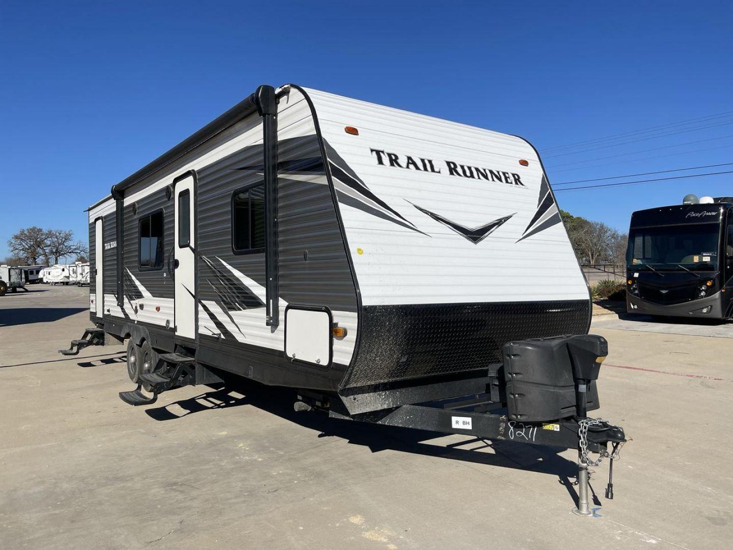 2020 HEARTLAND TRAIL RUNNER 293BH (5SFEB3320LE) , located at 4319 N Main Street, Cleburne, TX, 76033, (817) 221-0660, 32.435829, -97.384178 - Photo#23