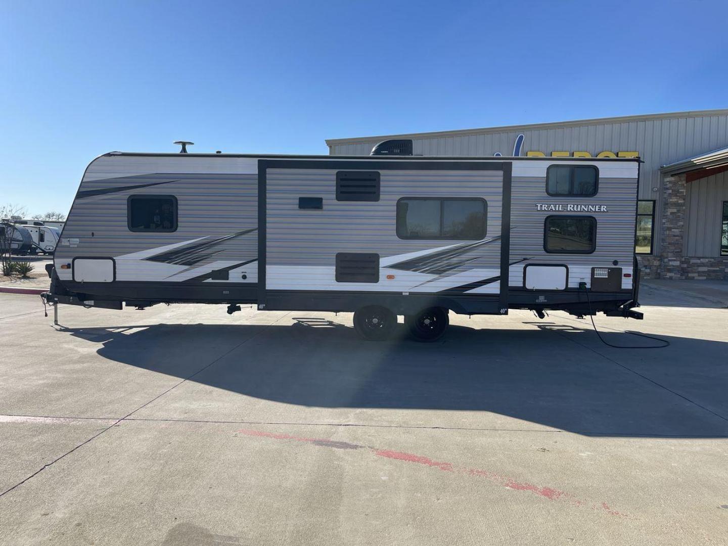 2020 HEARTLAND TRAIL RUNNER 293BH (5SFEB3320LE) , located at 4319 N Main Street, Cleburne, TX, 76033, (817) 221-0660, 32.435829, -97.384178 - Photo#24