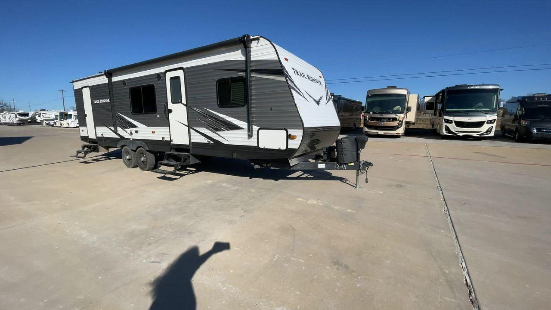 2020 HEARTLAND TRAIL RUNNER 293BH (5SFEB3320LE) , located at 4319 N Main Street, Cleburne, TX, 76033, (817) 221-0660, 32.435829, -97.384178 - Photo#3