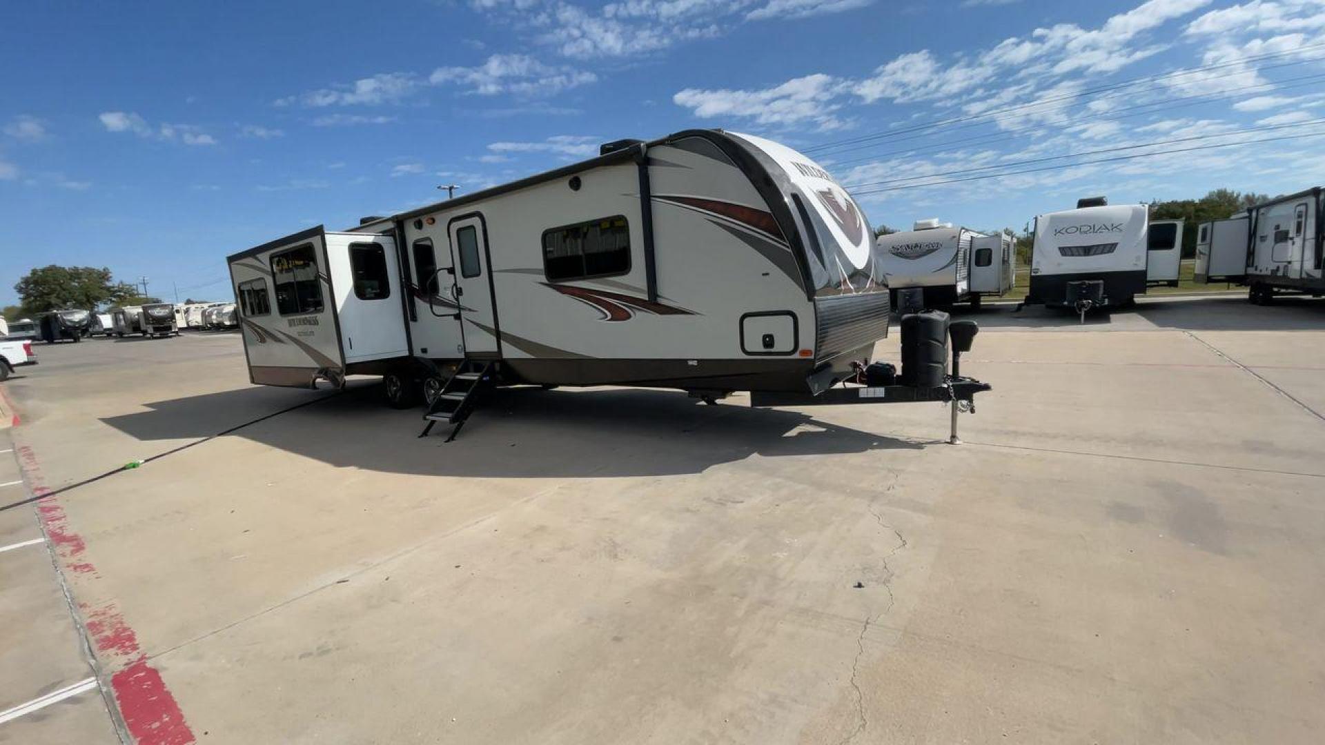 2020 HEARTLAND WILDERNESS 3375KL (5SFNB402XLE) , Length: 39.67 ft. | Dry Weight: 8,840 lbs. | Gross Weight: 9,900 lbs. | Slides: 3 transmission, located at 4319 N Main Street, Cleburne, TX, 76033, (817) 221-0660, 32.435829, -97.384178 - Photo#3