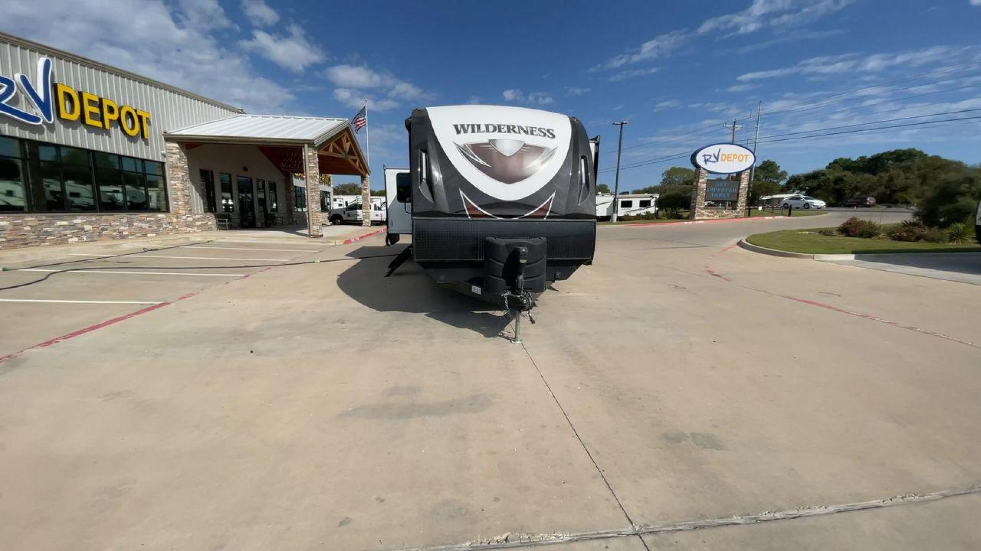 2020 HEARTLAND WILDERNESS 3375KL (5SFNB402XLE) , Length: 39.67 ft. | Dry Weight: 8,840 lbs. | Gross Weight: 9,900 lbs. | Slides: 3 transmission, located at 4319 N Main Street, Cleburne, TX, 76033, (817) 221-0660, 32.435829, -97.384178 - Photo#4