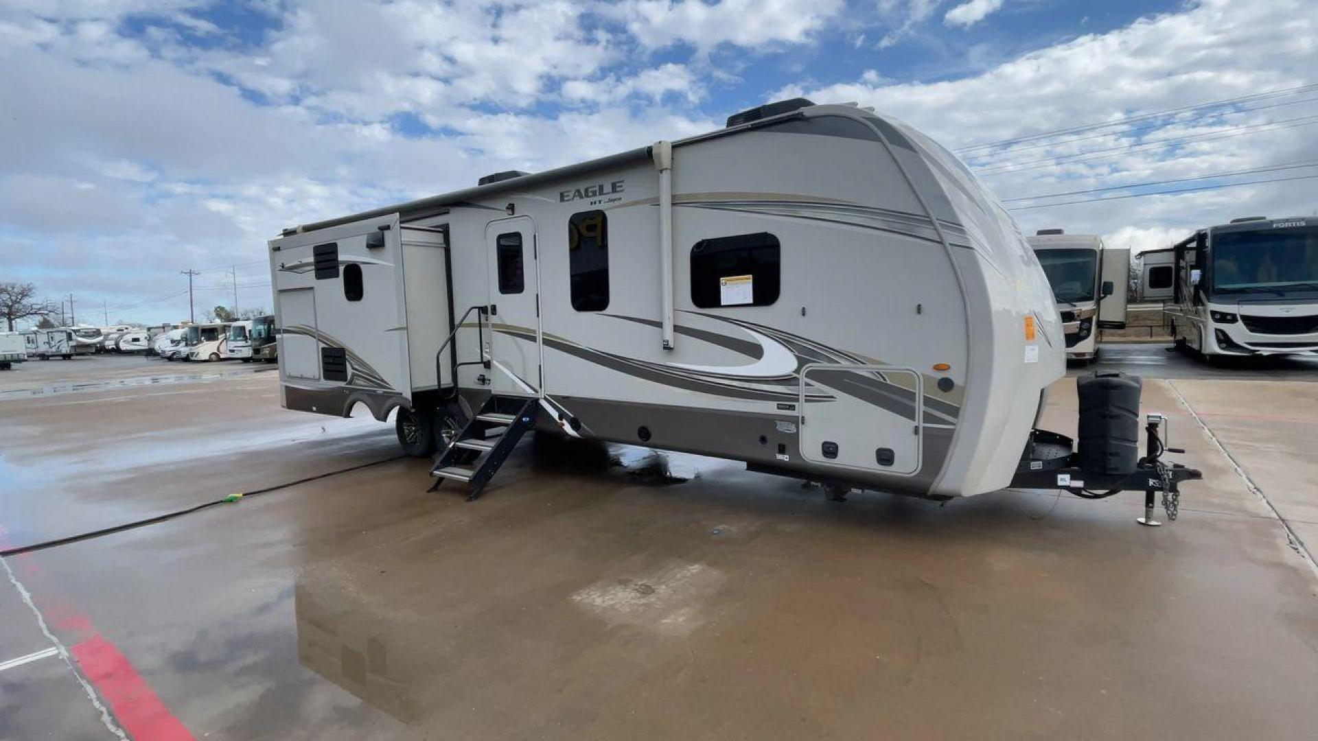 2020 JAYCO EAGLE 280RSOK (1UJBJ0BS7L1) , located at 4319 N Main Street, Cleburne, TX, 76033, (817) 221-0660, 32.435829, -97.384178 - Photo#3