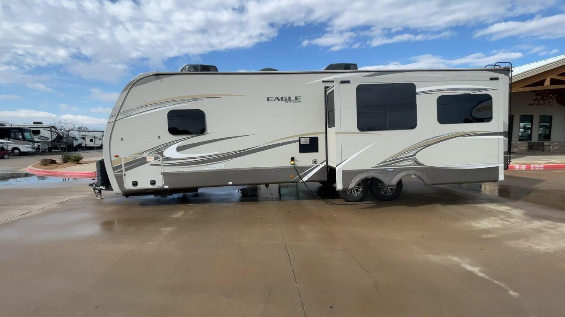 2020 JAYCO EAGLE 280RSOK (1UJBJ0BS7L1) , located at 4319 N Main Street, Cleburne, TX, 76033, (817) 221-0660, 32.435829, -97.384178 - Photo#6