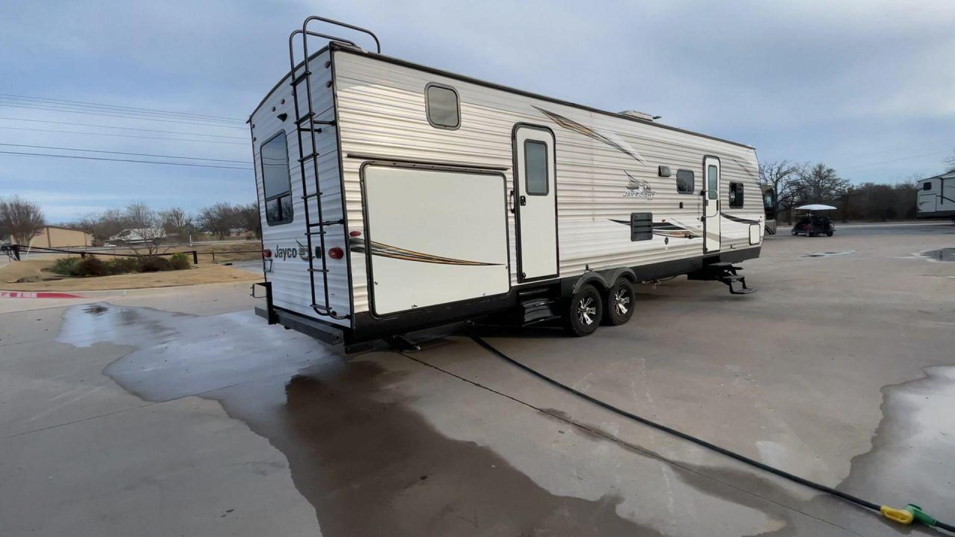 2020 JAYCO JAYFLIGHT 324BDSW (1UJBJ0BT1L7) , Length: 36.17 ft. | Dry Weight: 7,663 lbs. | Gross Weight: 9,000 lbs. | Slides: 2 transmission, located at 4319 N Main Street, Cleburne, TX, 76033, (817) 221-0660, 32.435829, -97.384178 - Photo#1