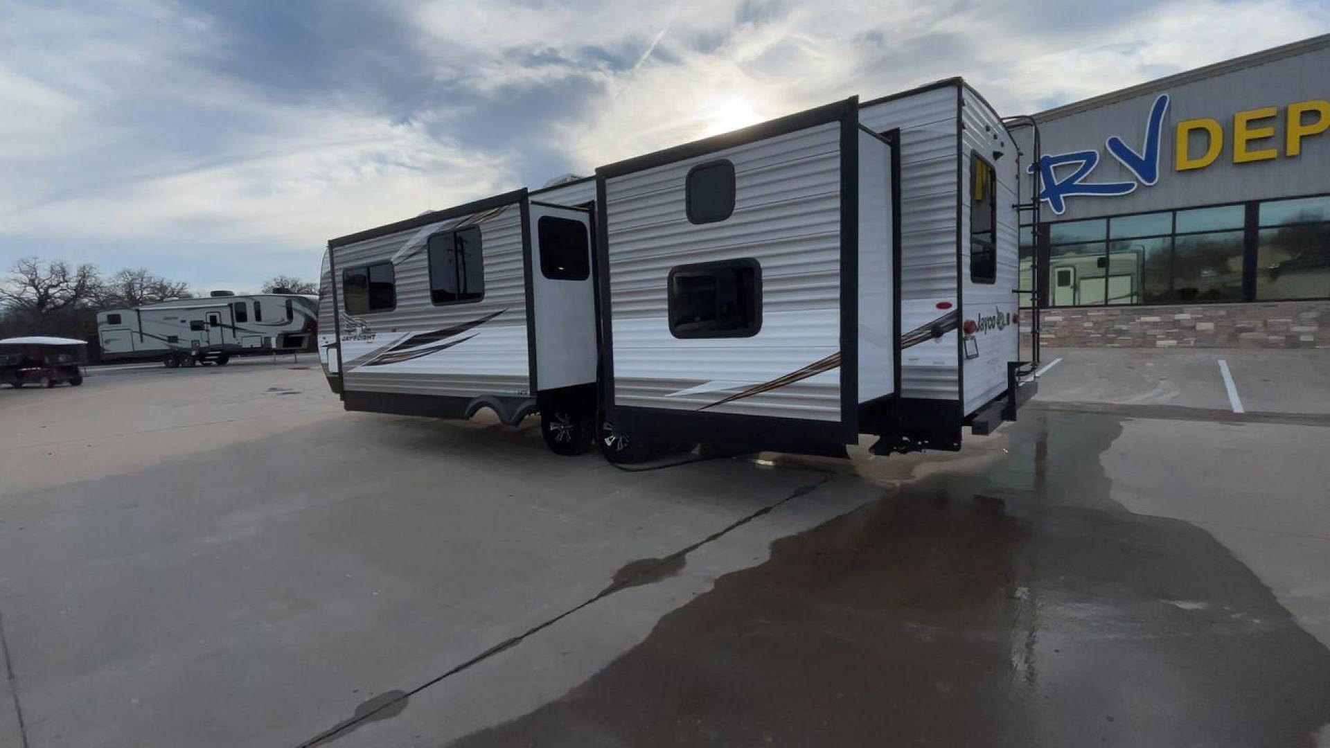 2020 JAYCO JAYFLIGHT 324BDSW (1UJBJ0BT1L7) , Length: 36.17 ft. | Dry Weight: 7,663 lbs. | Gross Weight: 9,000 lbs. | Slides: 2 transmission, located at 4319 N Main Street, Cleburne, TX, 76033, (817) 221-0660, 32.435829, -97.384178 - Photo#7