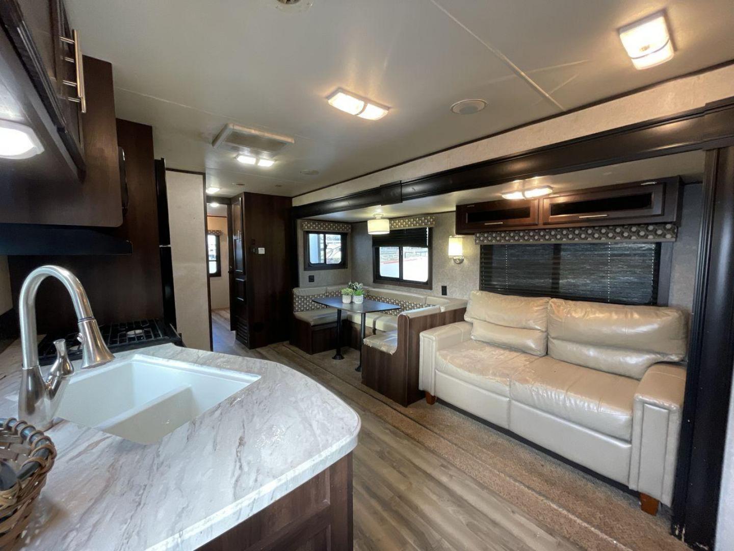 2020 JAYCO JAYFLIGHT 324BDSW (1UJBJ0BT1L7) , Length: 36.17 ft. | Dry Weight: 7,663 lbs. | Gross Weight: 9,000 lbs. | Slides: 2 transmission, located at 4319 N Main Street, Cleburne, TX, 76033, (817) 221-0660, 32.435829, -97.384178 - Photo#12