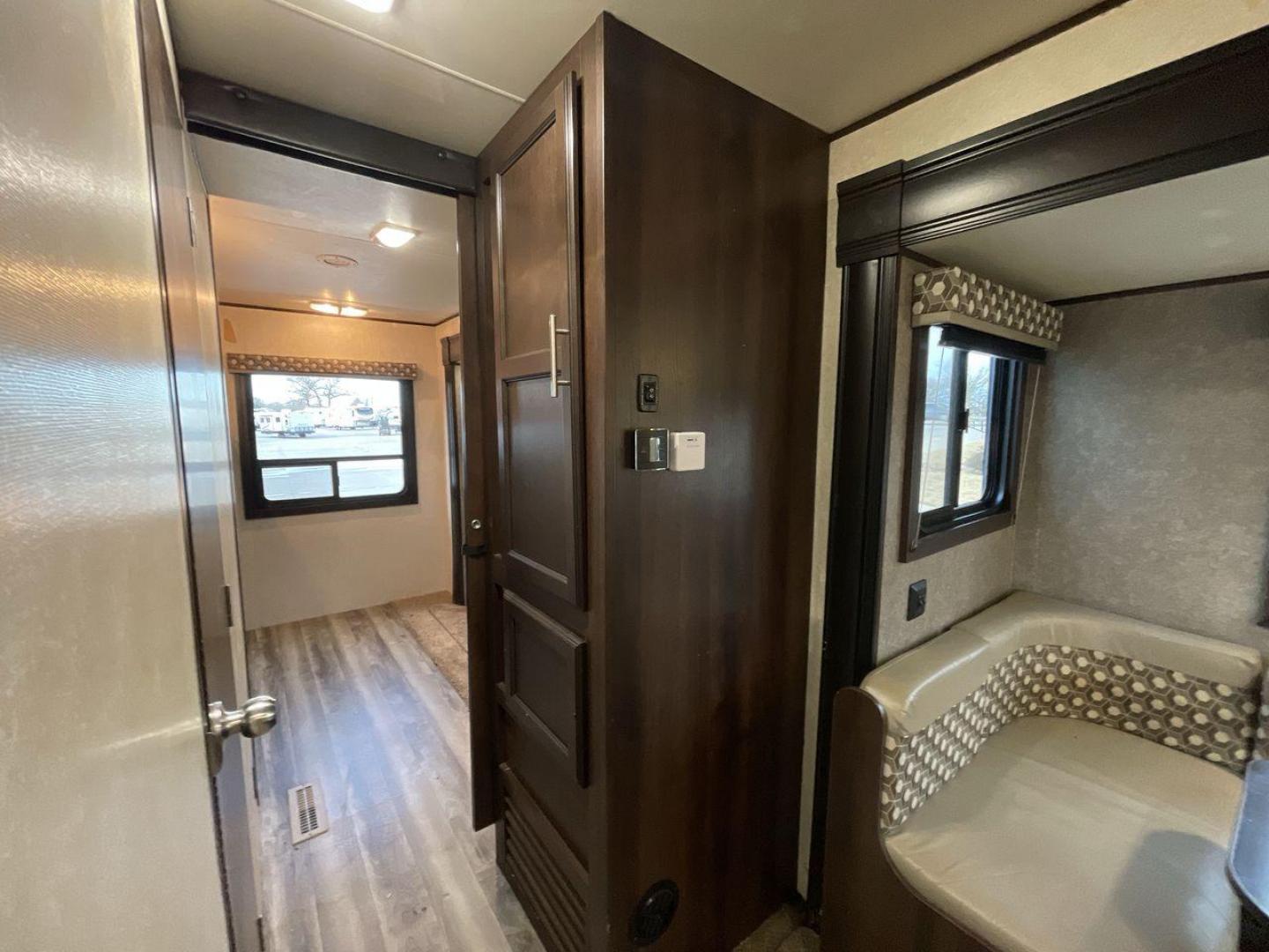 2020 JAYCO JAYFLIGHT 324BDSW (1UJBJ0BT1L7) , Length: 36.17 ft. | Dry Weight: 7,663 lbs. | Gross Weight: 9,000 lbs. | Slides: 2 transmission, located at 4319 N Main Street, Cleburne, TX, 76033, (817) 221-0660, 32.435829, -97.384178 - Photo#13