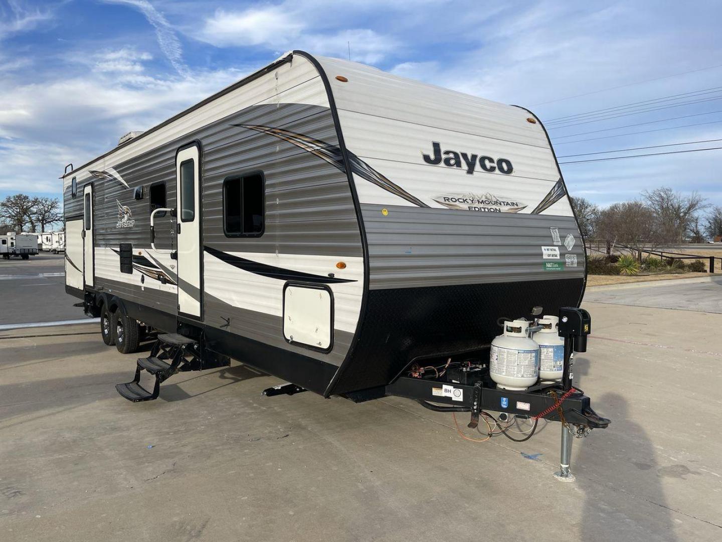 2020 JAYCO JAYFLIGHT 324BDSW (1UJBJ0BT1L7) , Length: 36.17 ft. | Dry Weight: 7,663 lbs. | Gross Weight: 9,000 lbs. | Slides: 2 transmission, located at 4319 N Main Street, Cleburne, TX, 76033, (817) 221-0660, 32.435829, -97.384178 - Photo#23