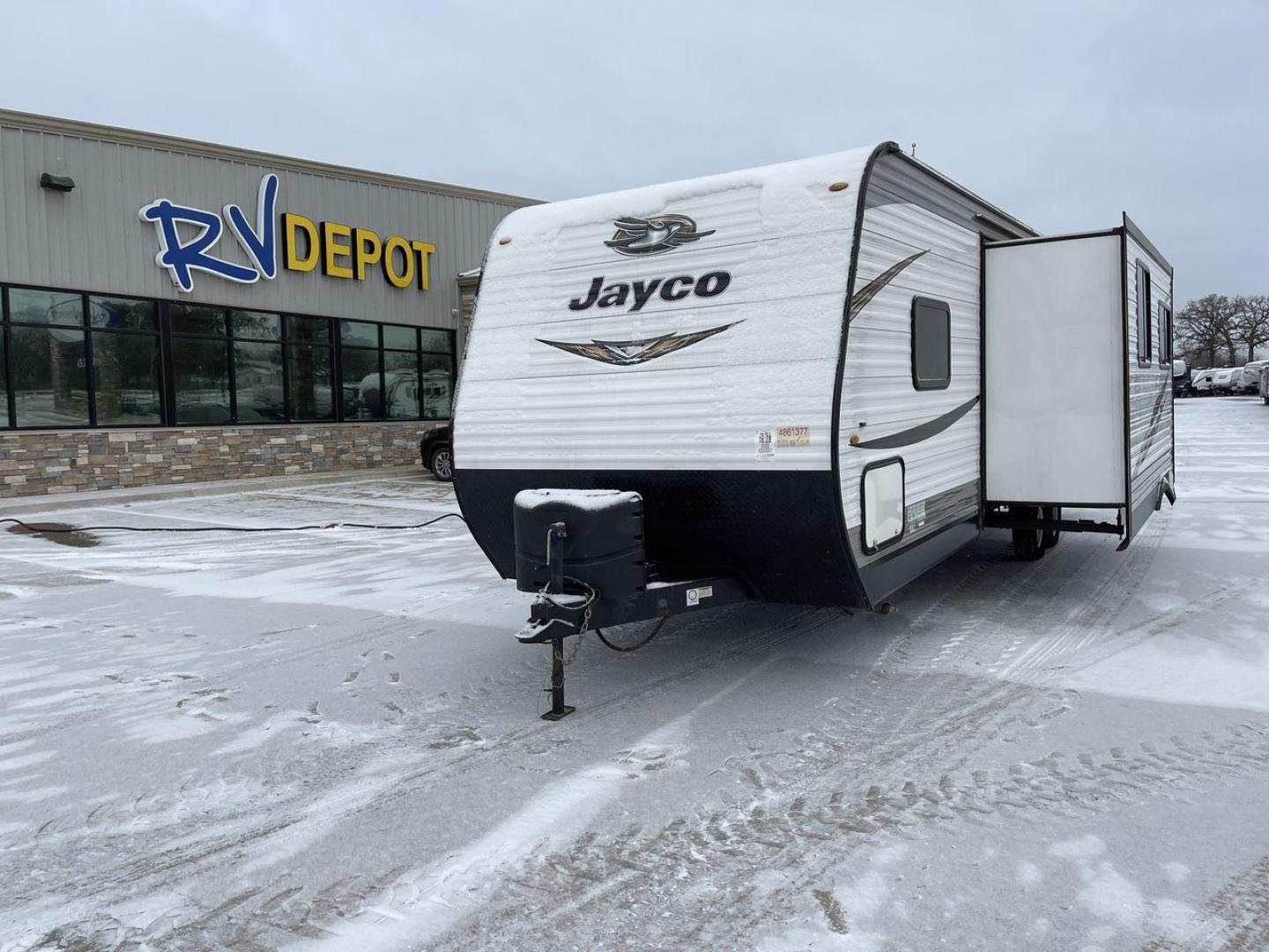 2020 JAYCO JAY FLIGHT 284BHS (1UJBJ0BR0L1) , located at 4319 N Main Street, Cleburne, TX, 76033, (817) 221-0660, 32.435829, -97.384178 - Photo#0