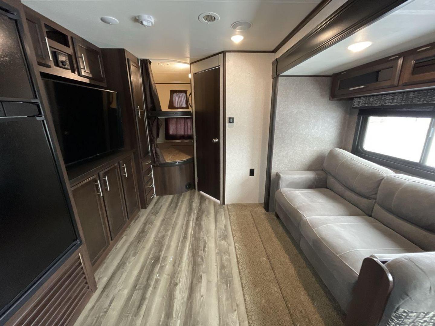 2020 JAYCO JAY FLIGHT 284BHS (1UJBJ0BR0L1) , located at 4319 N Main Street, Cleburne, TX, 76033, (817) 221-0660, 32.435829, -97.384178 - Photo#10