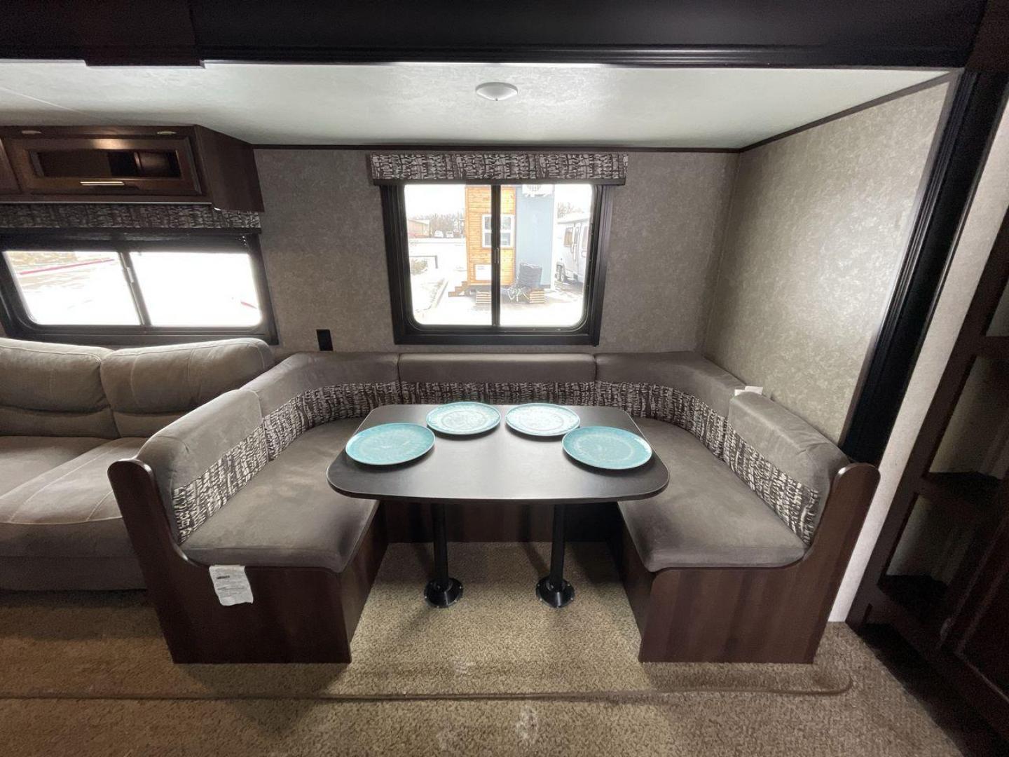 2020 JAYCO JAY FLIGHT 284BHS (1UJBJ0BR0L1) , located at 4319 N Main Street, Cleburne, TX, 76033, (817) 221-0660, 32.435829, -97.384178 - Photo#13